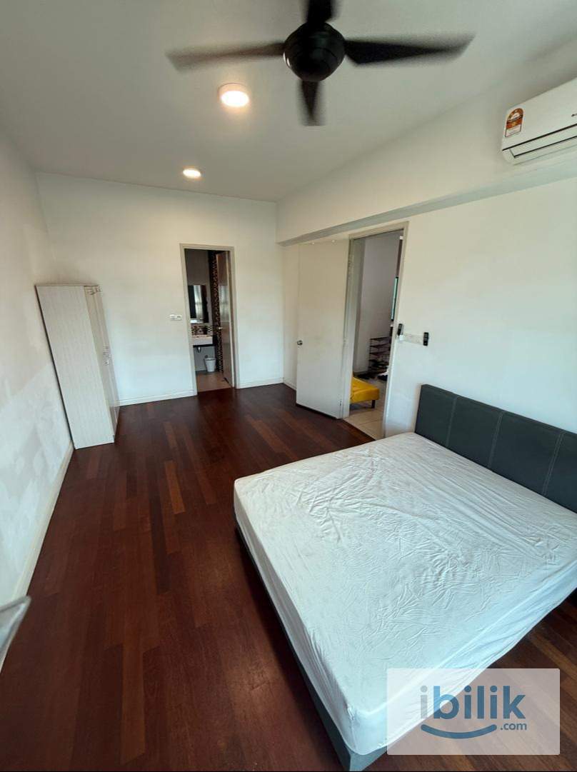 Private Bathroom with Bathtub Master Room near Sungai Besi - Image 3