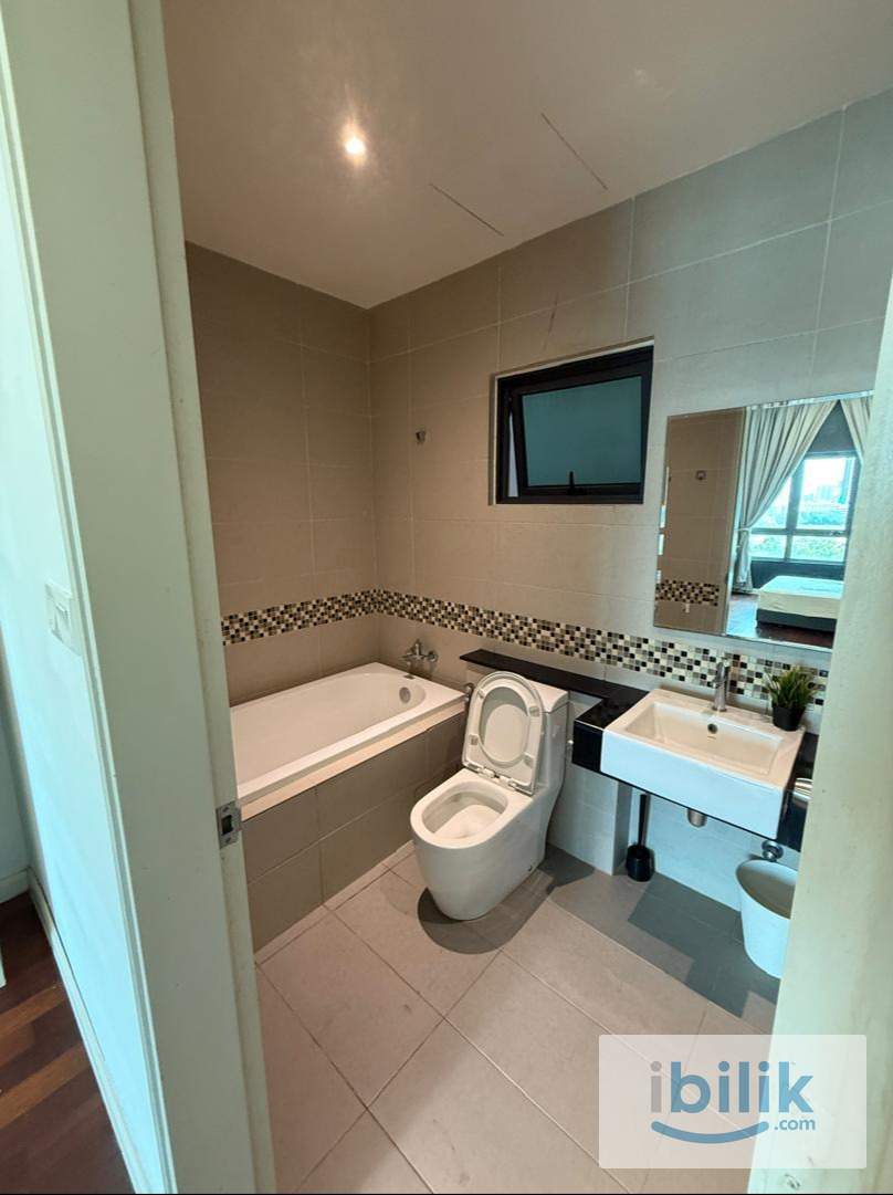 Private Bathroom with Bathtub Master Room near Sungai Besi - Image 4