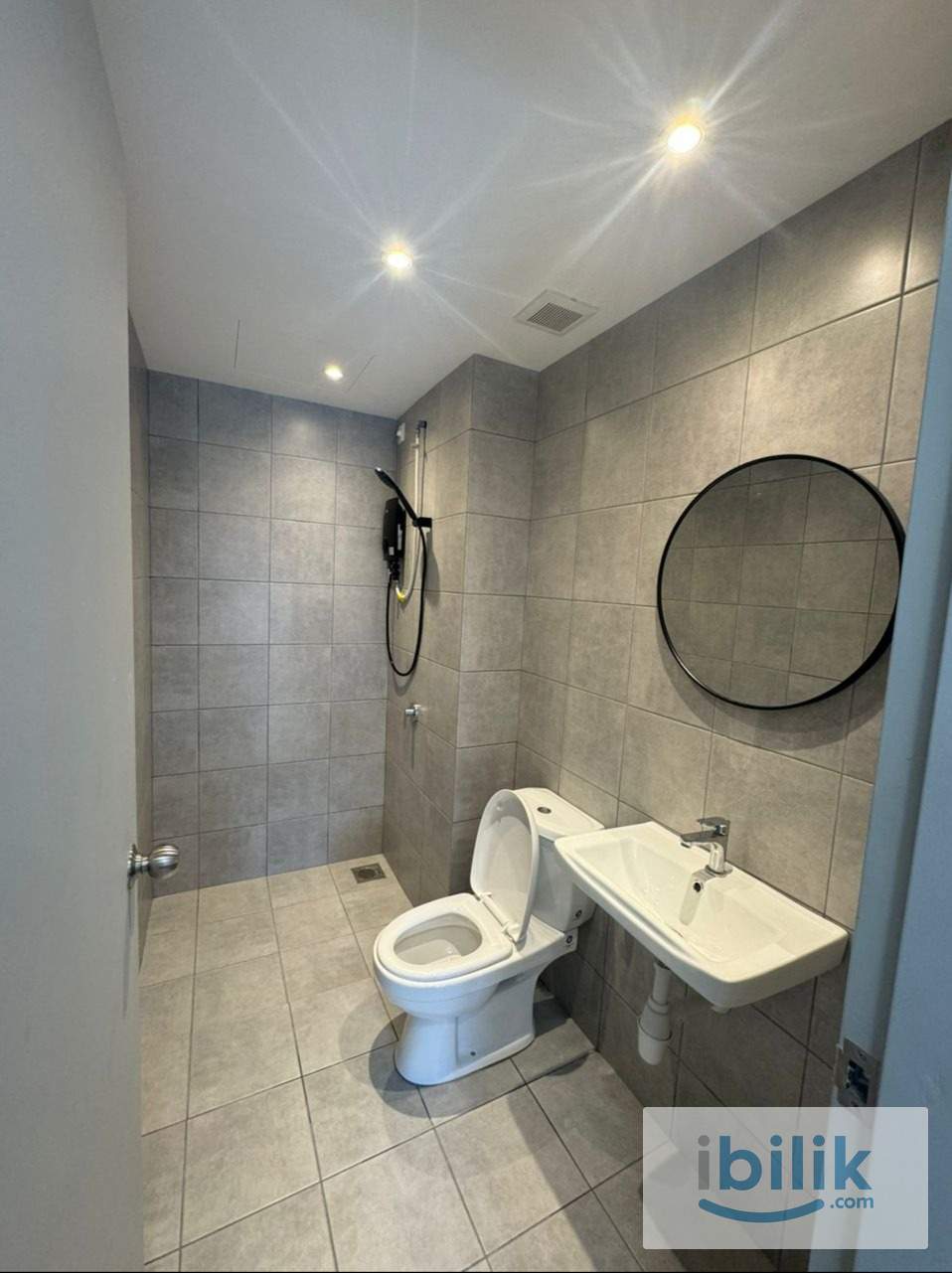 Newly Renovated Fully Furnished Single Room  - Image 8