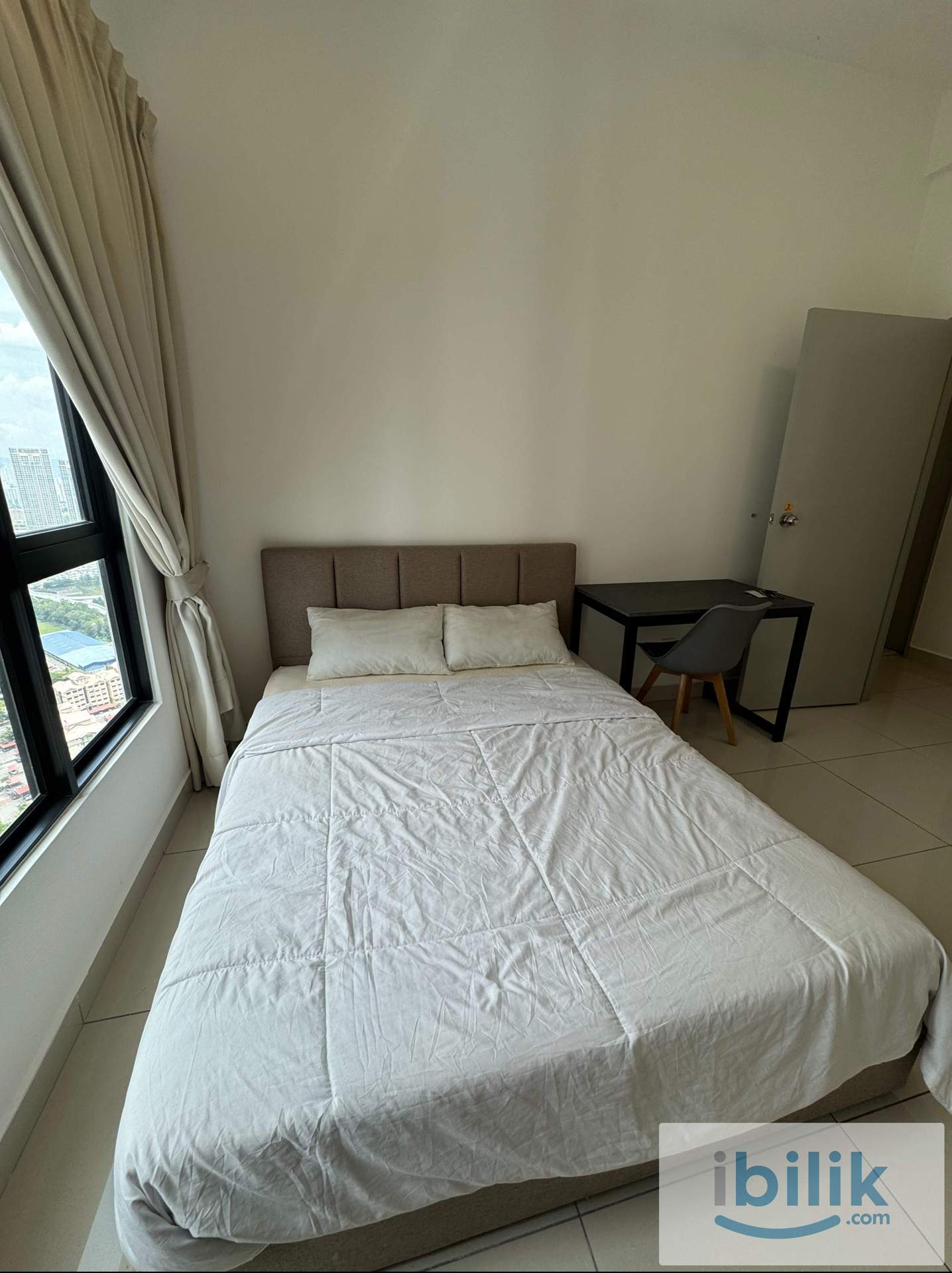 Beautiful Fully furnished Middle room near Pavilion bukit jalil  - Image 2