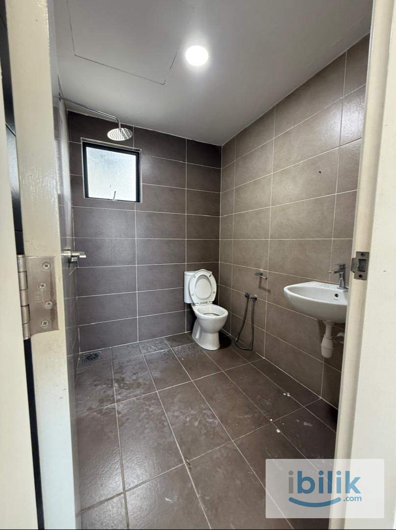 Zero Deposit Fully Furnished Master Room near Shah Alam  - Image 4