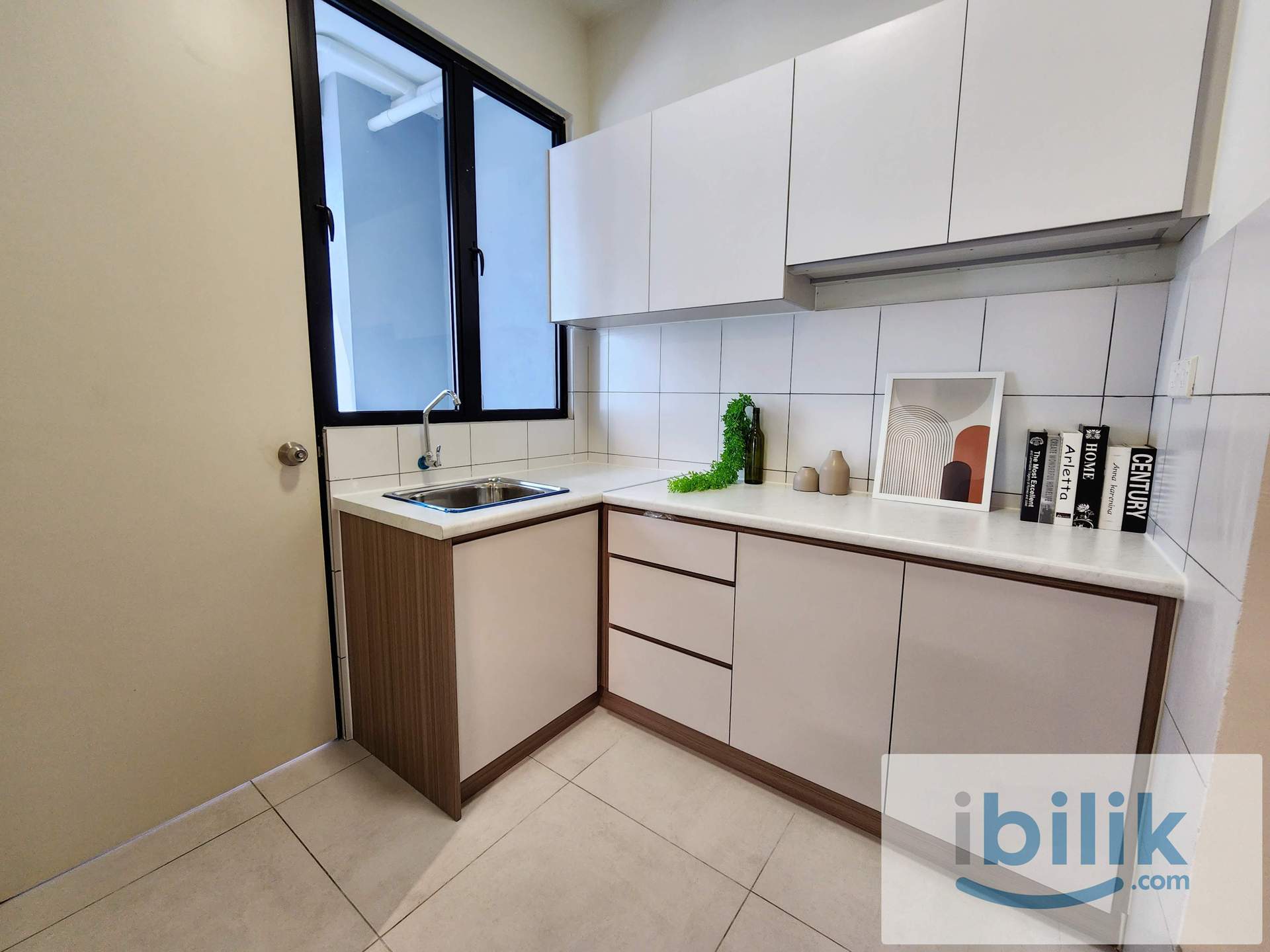 Beautiful Fully Furnished Master Room near MRT with private bathroom  - Image 2