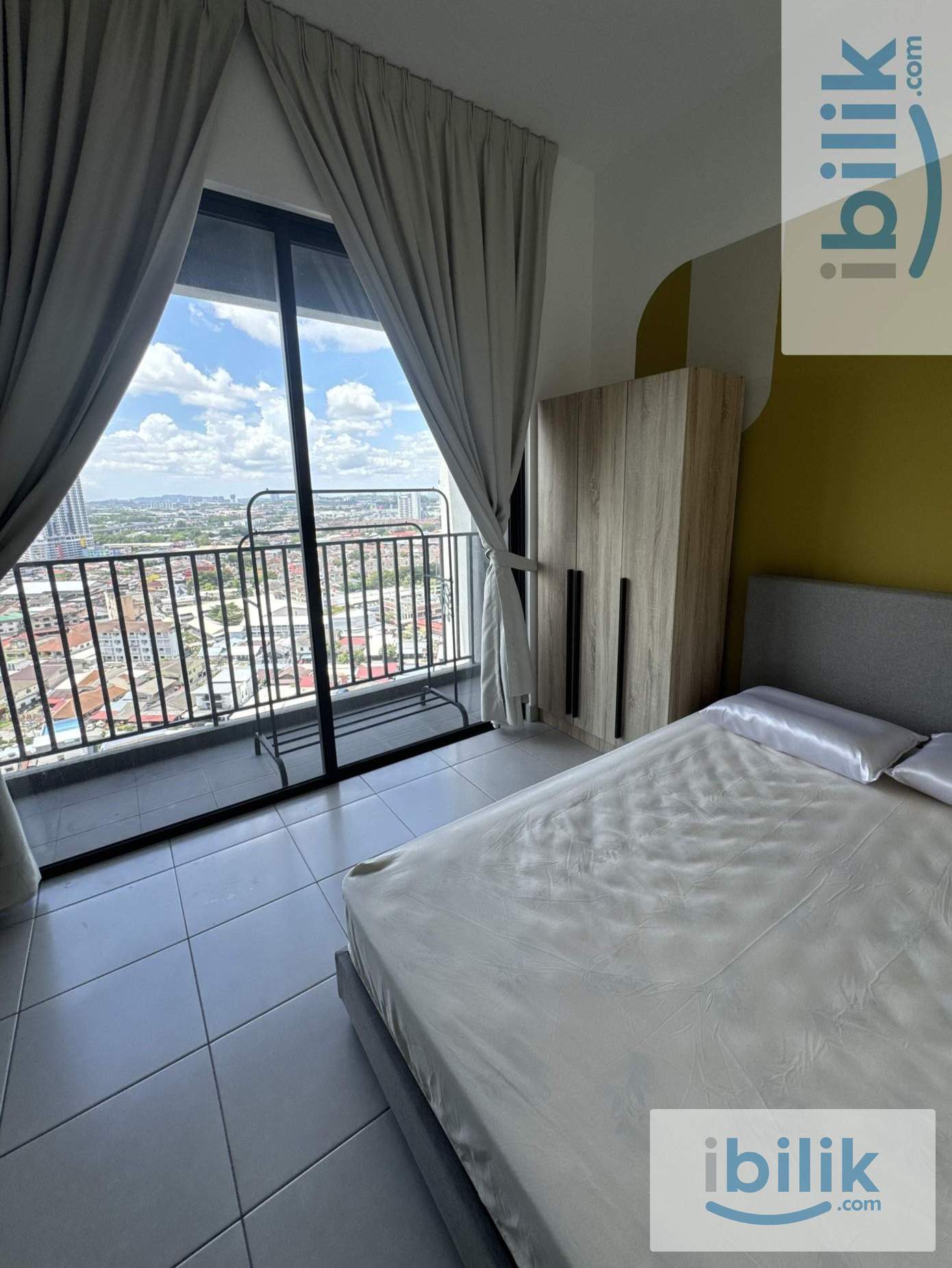 Fully Furnished Middle Room near MRT  - Image 1