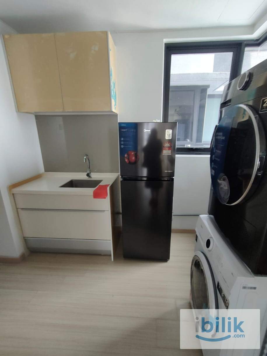 Big Window Single Room For Rent at D'Sara Sentral Sungai Buloh - Image 2
