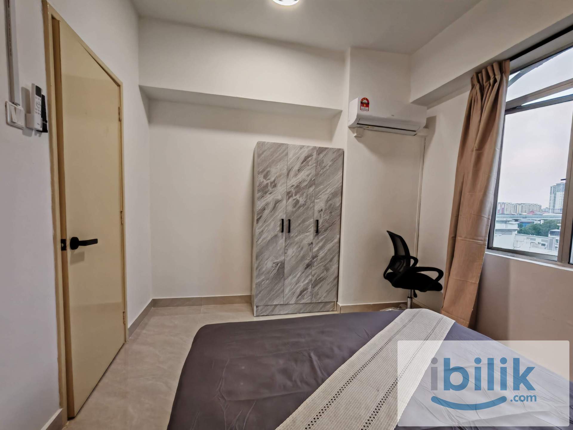 Queen Room - Image 1
