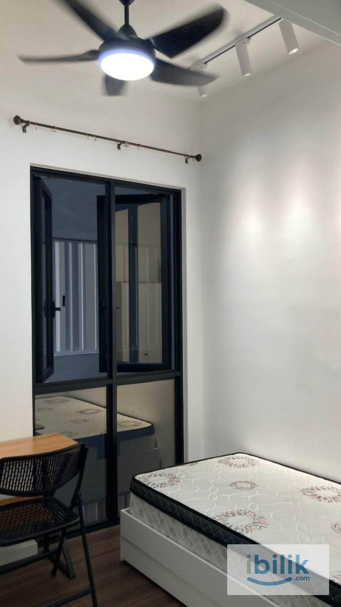 Small Room RM 480 - Image 1