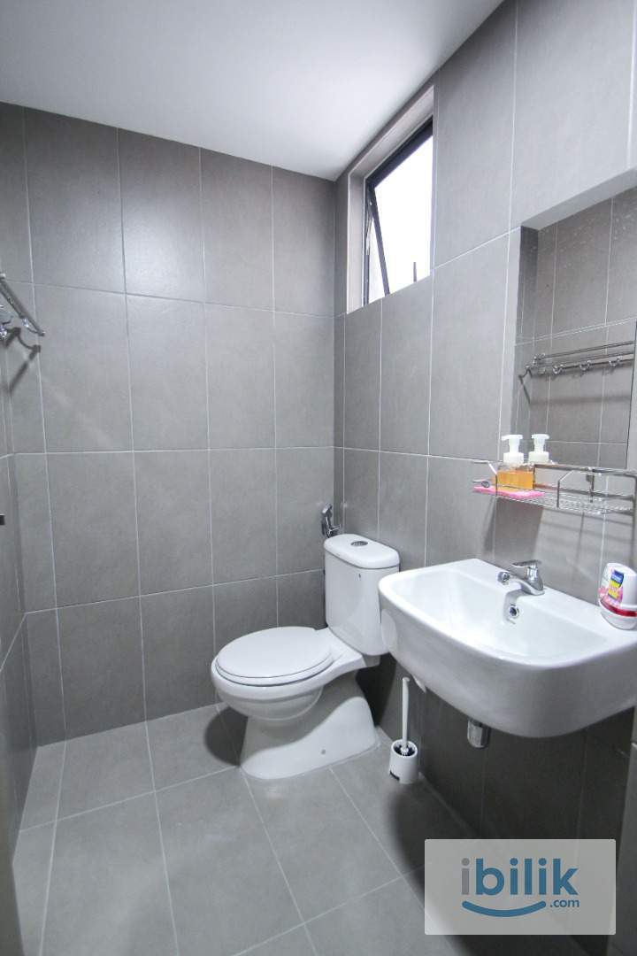 [NEAR UPM] Middle Room with Aircond & Window for Rent at Astetica Residence - Image 4