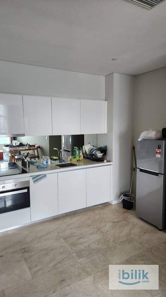 [NEAR KLCC] Middle room with A/C & Window for Rent at Sky Suites - Image 1