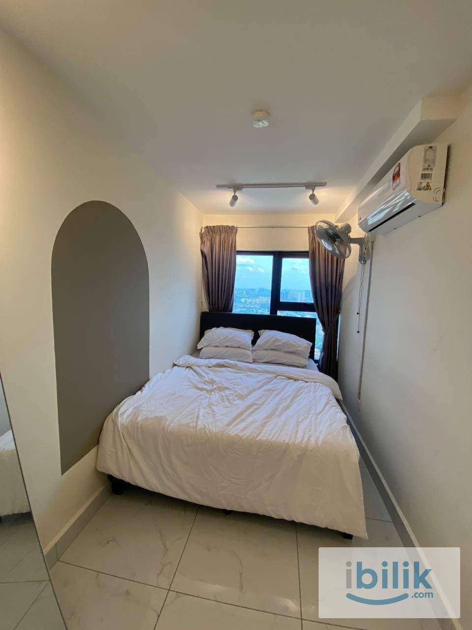 Fully-Furnished Middle Room with A/C & Window for Rent at Arte Cheras - Image 3