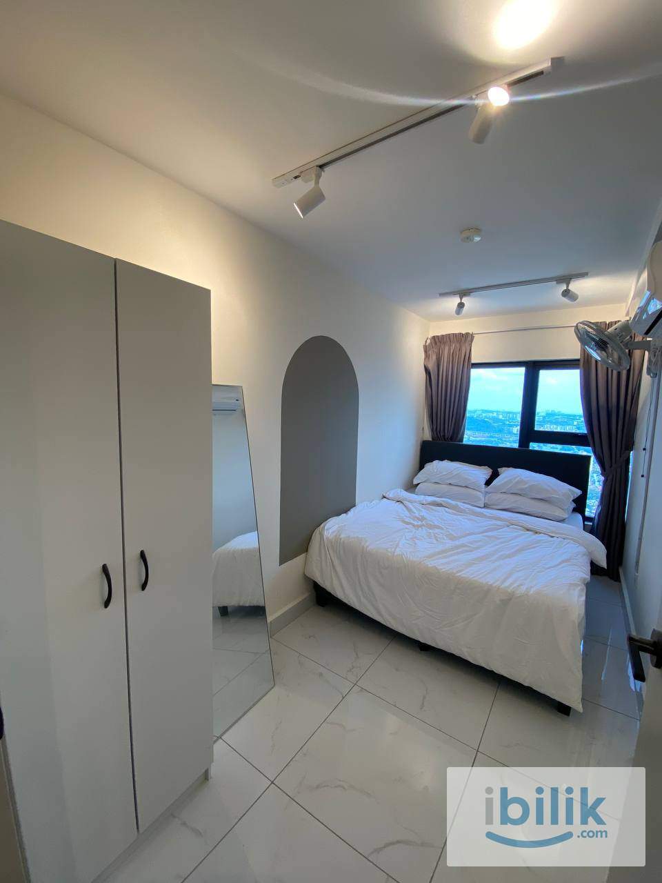 Fully-Furnished Middle Room with A/C & Window for Rent at Arte Cheras - Image 4