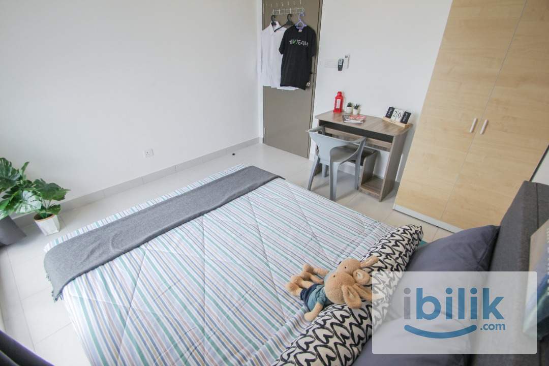 [NEAR UPM] Middle Room with A/C & Window for Rent at Astetica Residence - Image 1