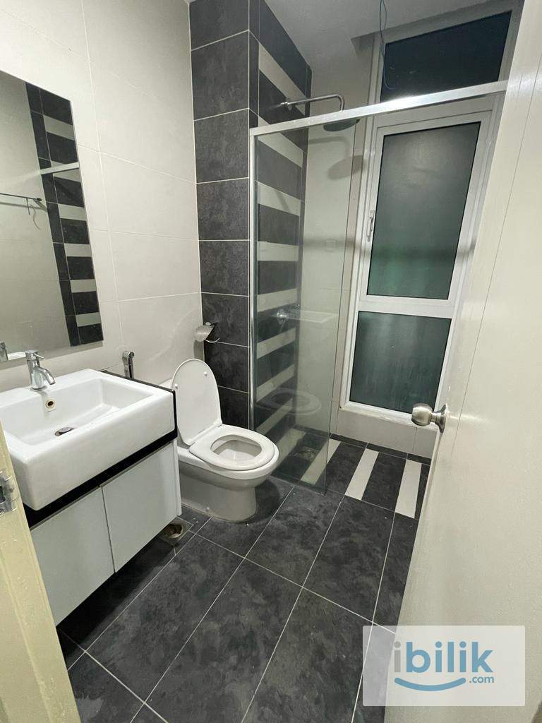 Fully Furnished Master Room with attached bathroom!!! - Image 3