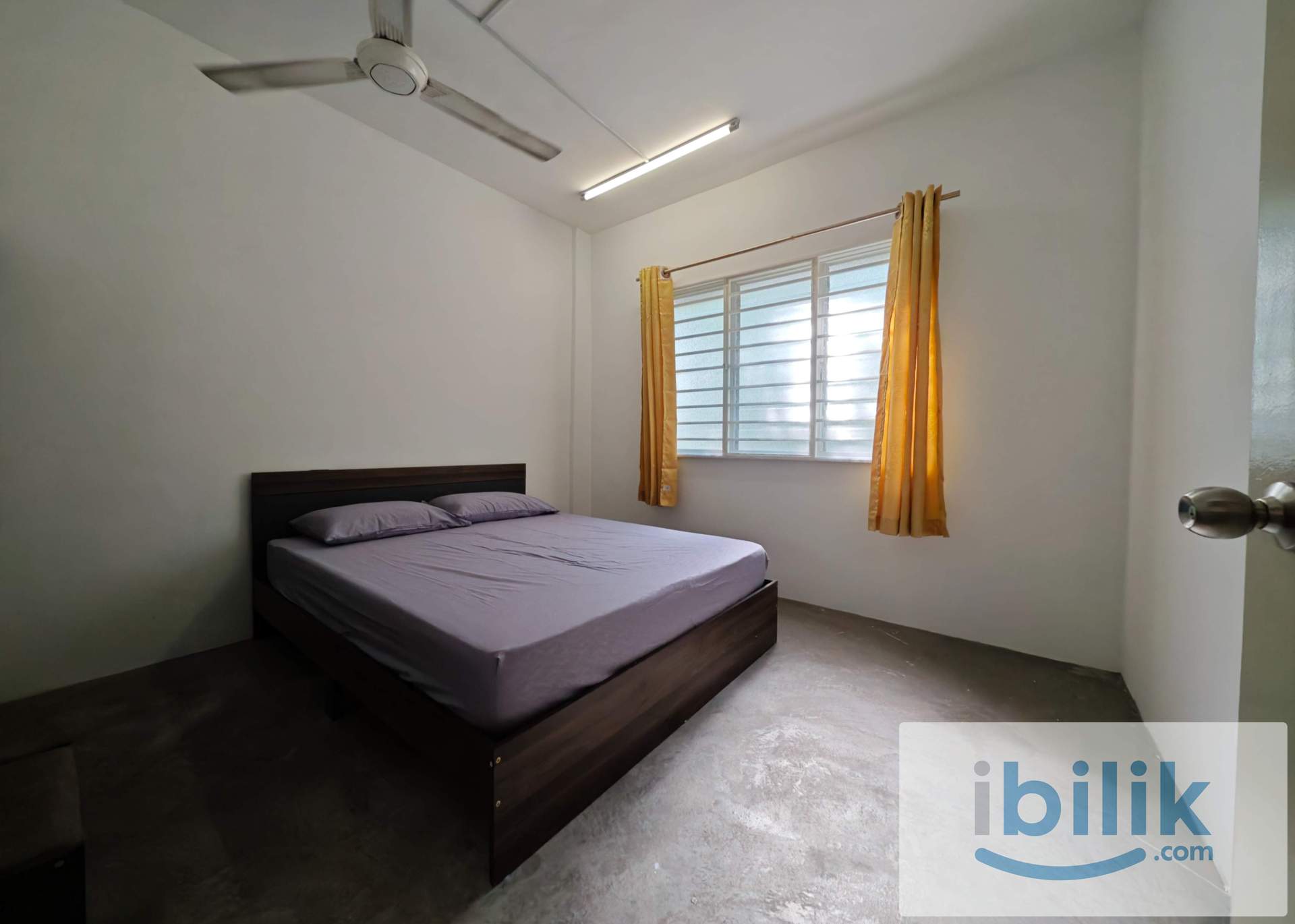 Queen bedroom - Image 1