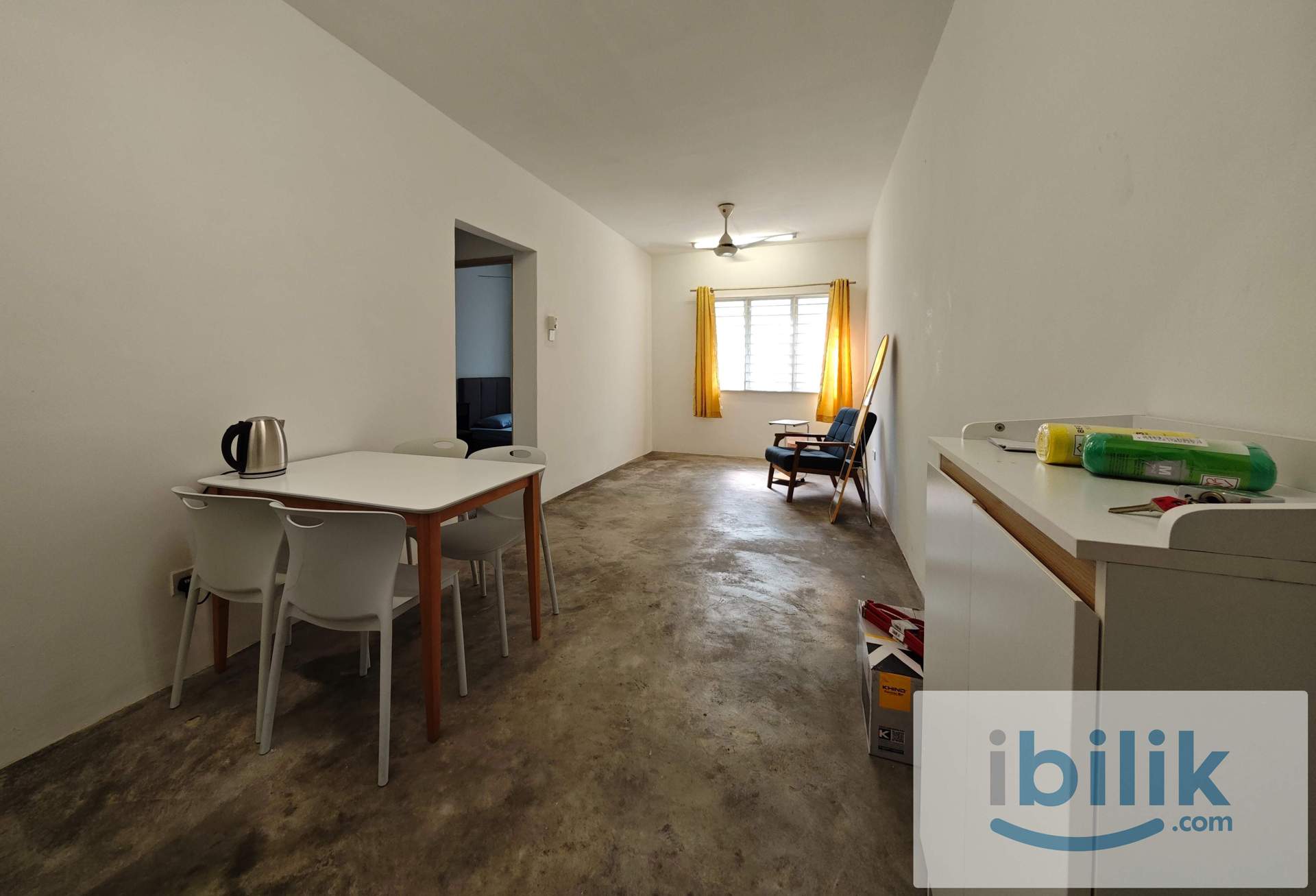 Queen bedroom - Image 6