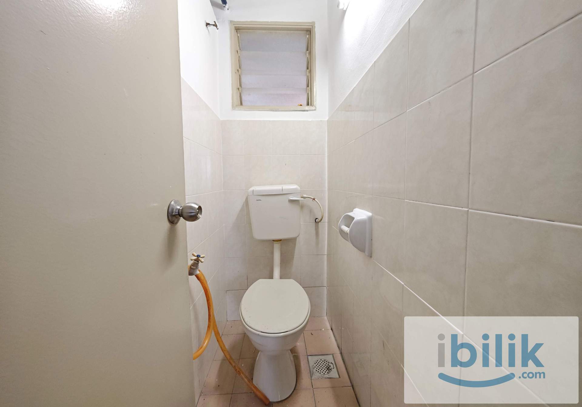 Queen bedroom - Image 9