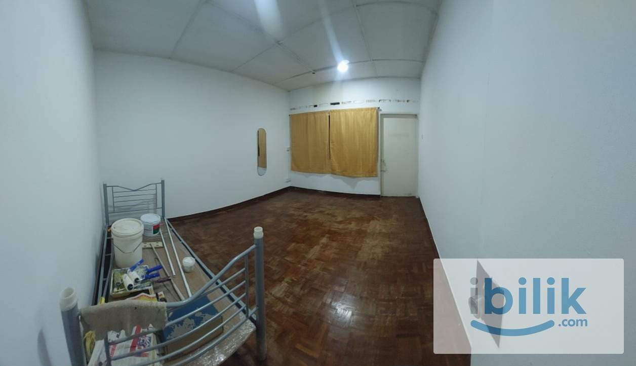 Big Space Master Bedroom with Balcony for Rent at SS1 SS2 - Image 2