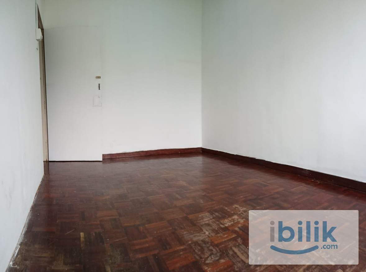 Partially Furnished Middle Room at SS1 SS2, Petaling Jaya - Image 2