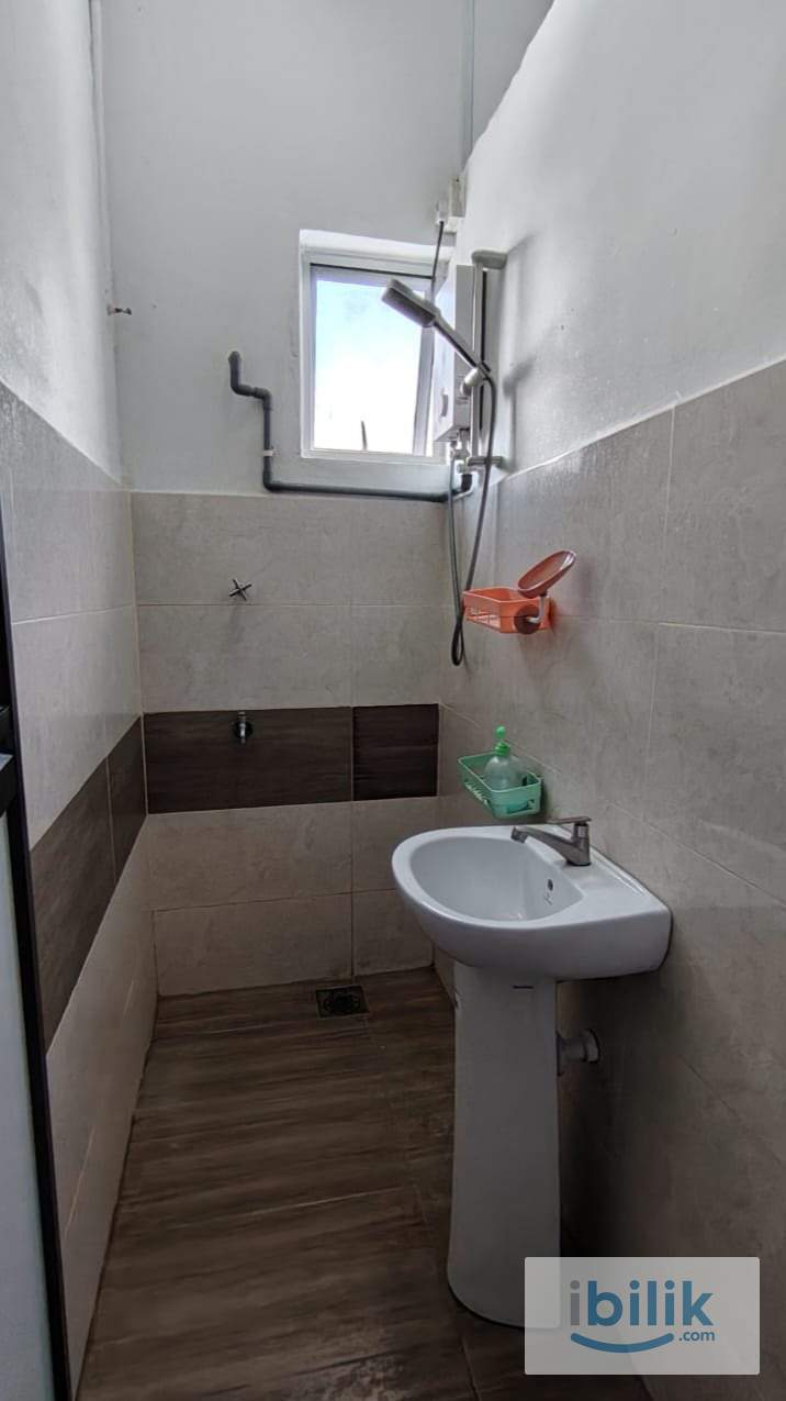 Partially Furnished Middle Room at SS1 SS2, Petaling Jaya - Image 4