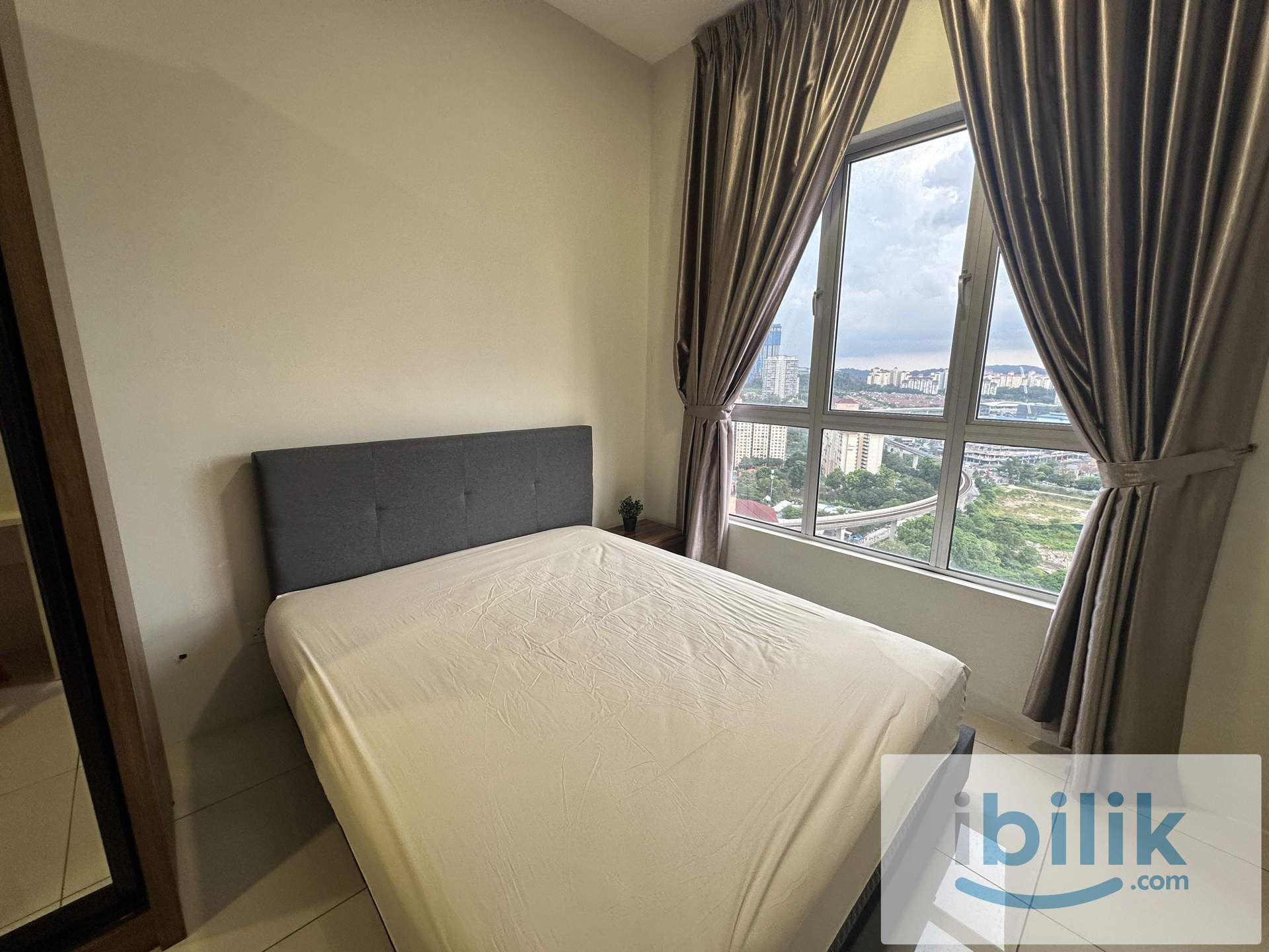 Platinum OUG Master Bedroom for Rent - Image 1
