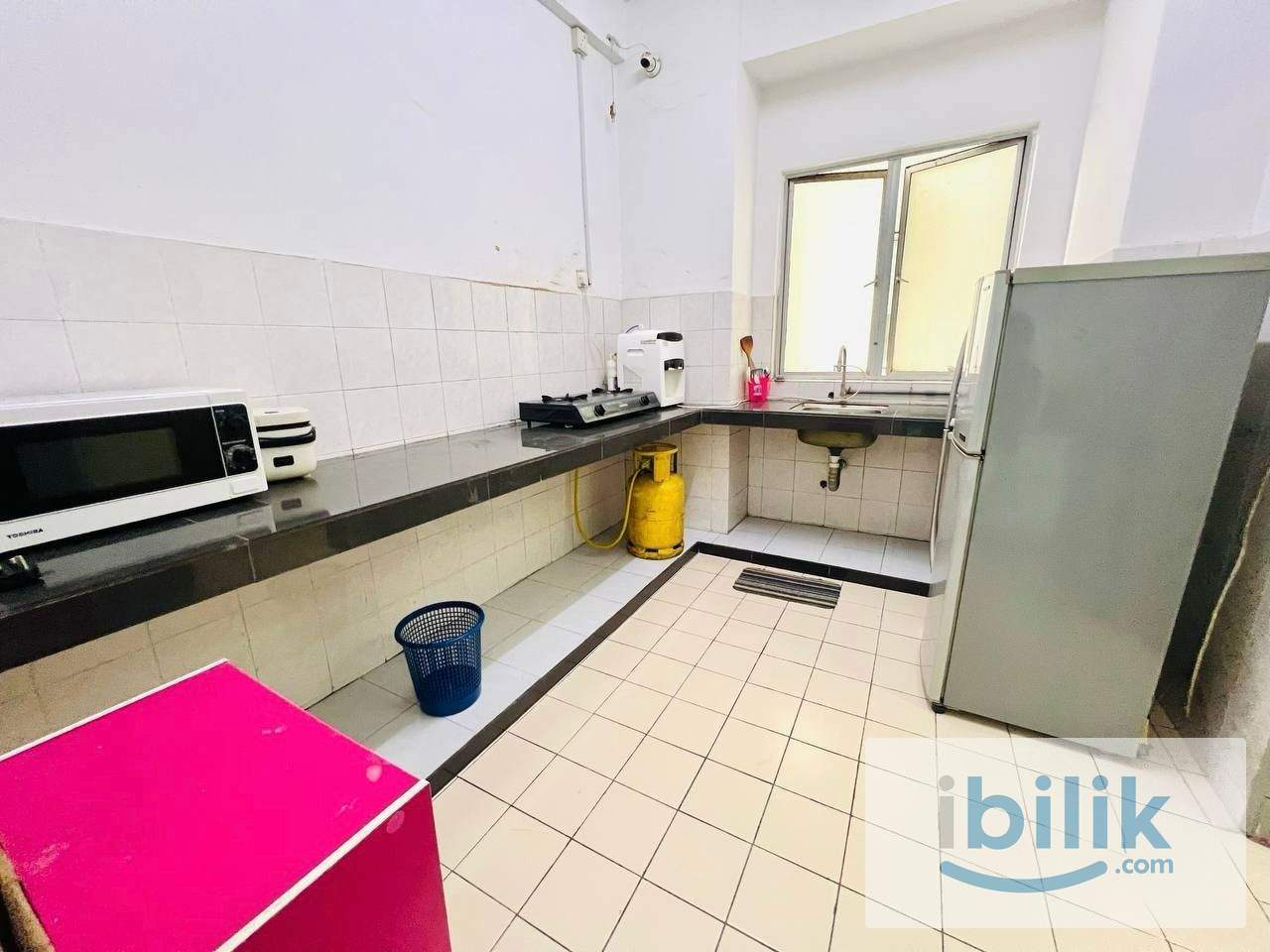 A/C Room: Free Parking, Bus to MRT / UPM, Taman Sri Serdang, Seri Kembangan - Image 2