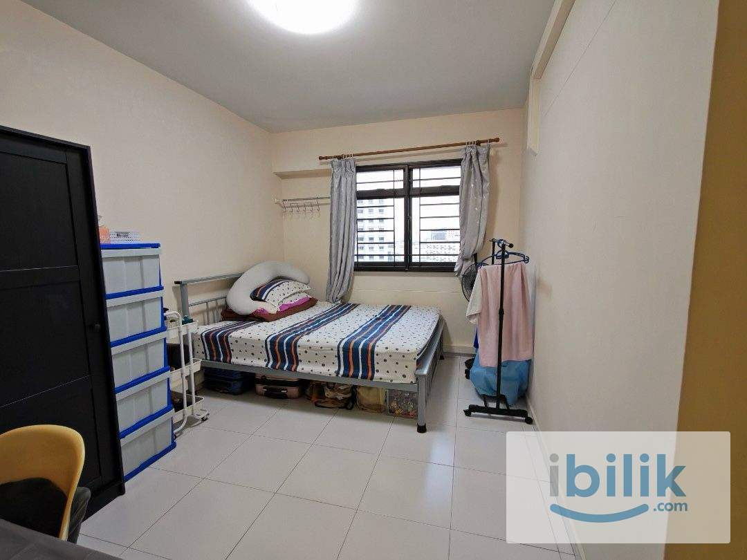 No MRT. Condo, Aircon, Drive to Work, Room at Equine Park, Bandar Putra Permai - Image 1