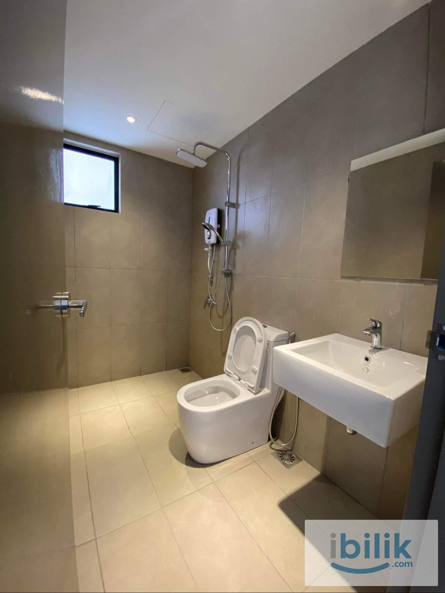 [Astetica Residence] Female Medium room (near to Serdang KTM, The Mines, Seri Kembangan) - Image 3