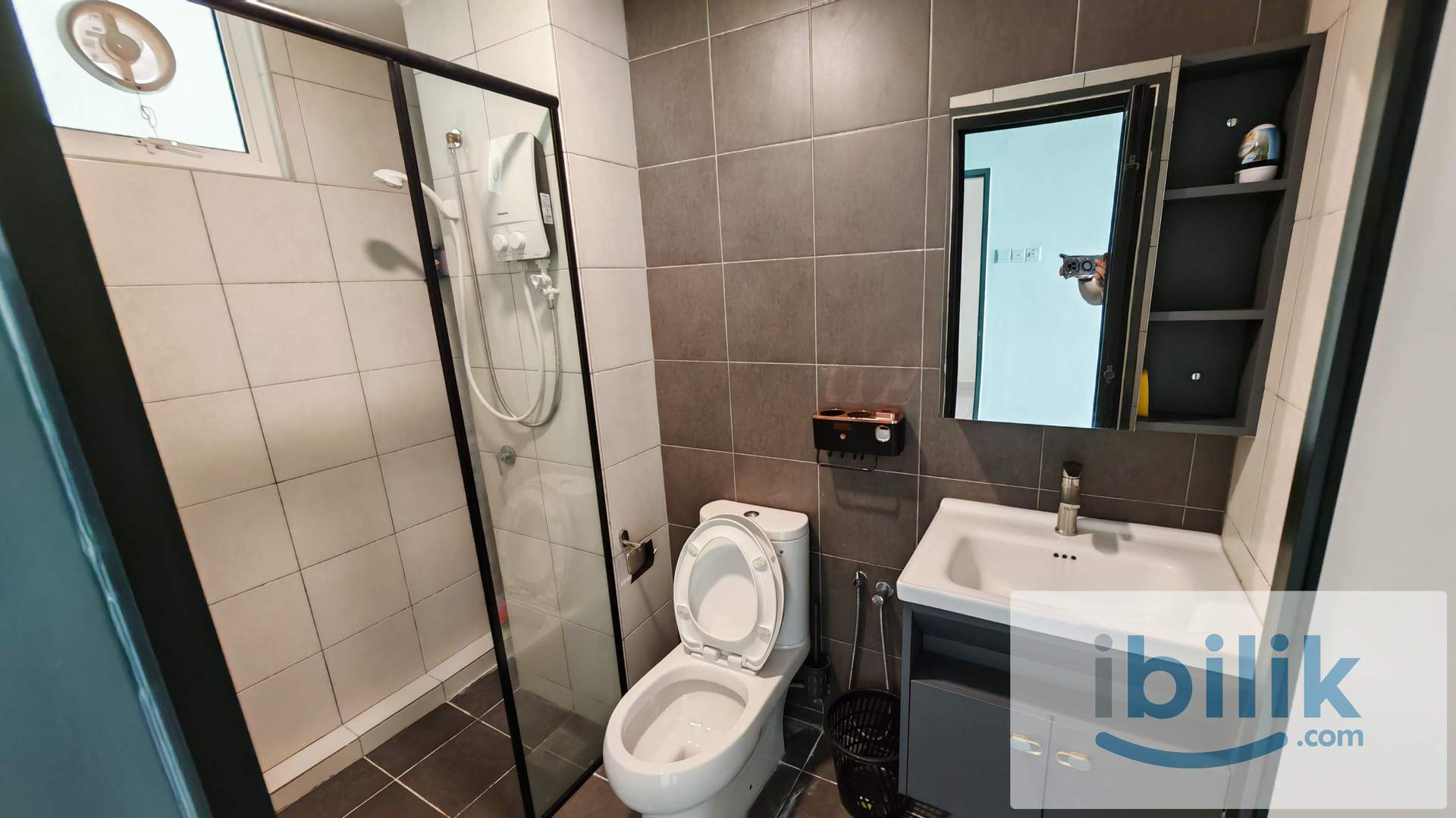 Master room with bathroom in Bayan Lepas - Image 1