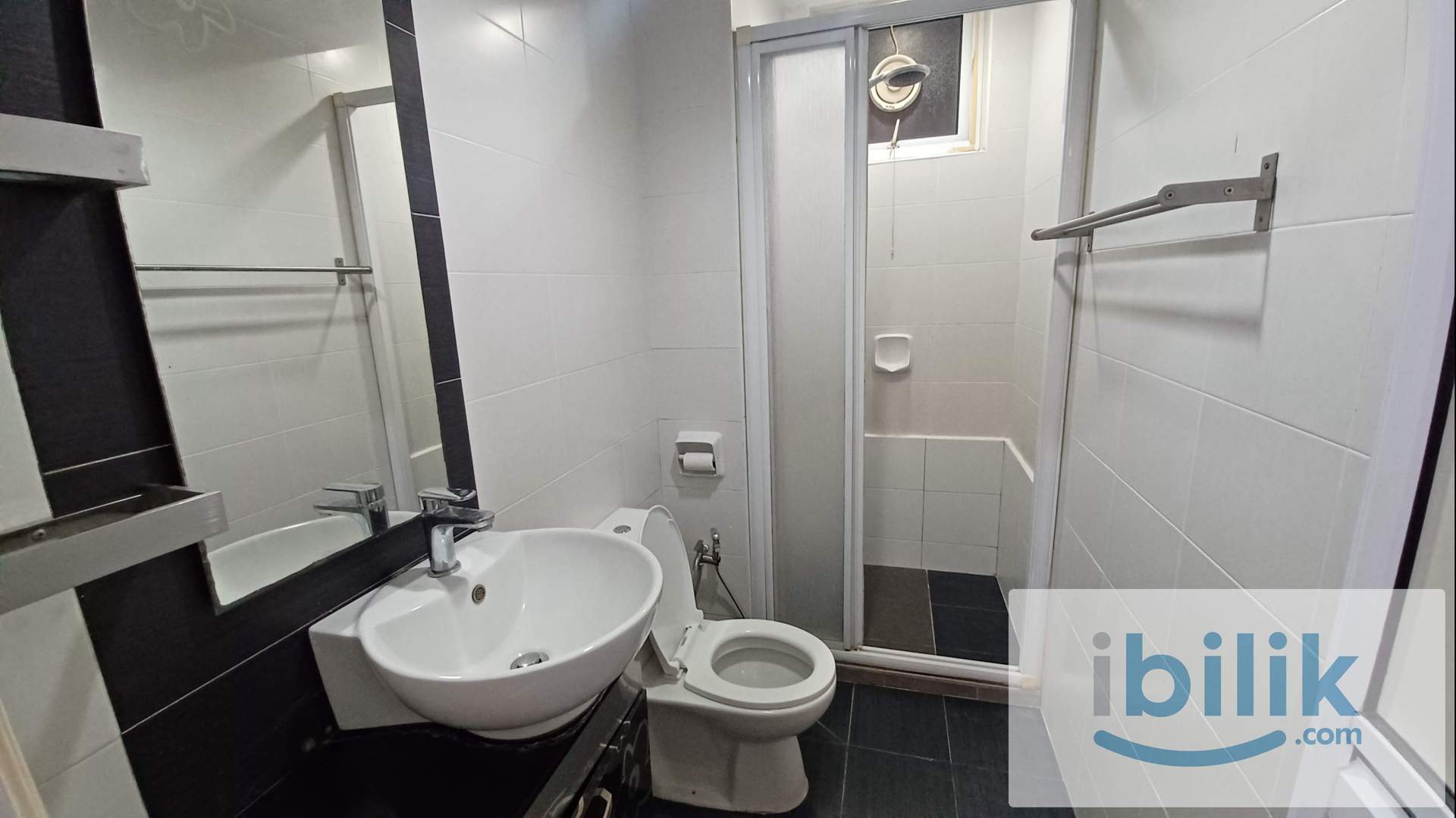 Master room with Bathroom in Karpal Singh  - Image 2
