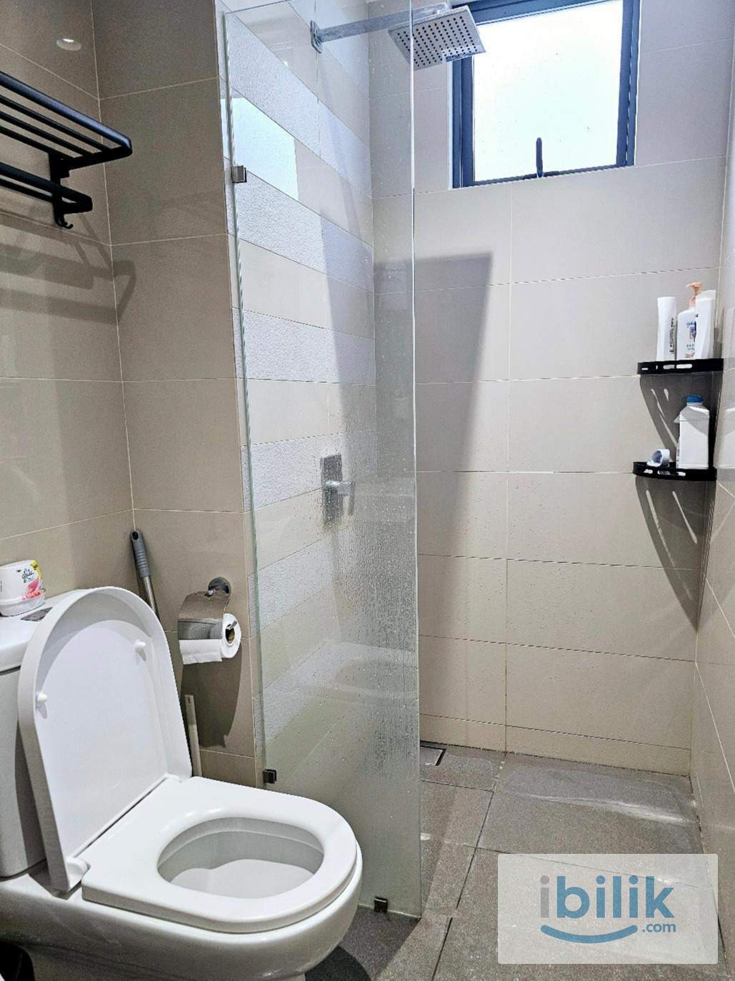 Middle room with fully furnish - Image 5