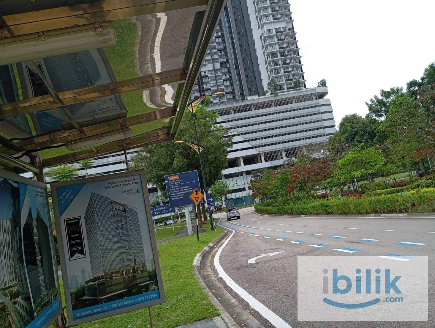 Near Second Link, Free ParkingKitchen,living, dinning room Master Balcony Room at Medin IskandaPuteri JohorBahru, Johor - Image 2