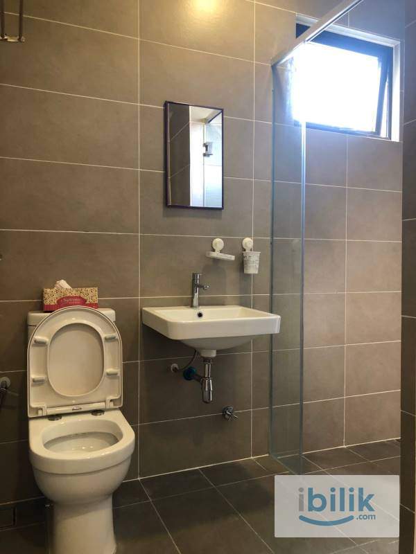 Near Second Link, Free ParkingKitchen,living, dinning room Master Balcony Room at Medin IskandaPuteri JohorBahru, Johor - Image 7
