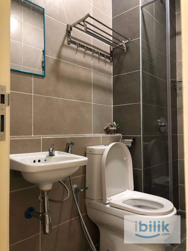 Master Room Free Parking Kitchen Living, Dinning Room usage near Seconk link Medini Johor Bahru Iskandar Puteri - Image 4