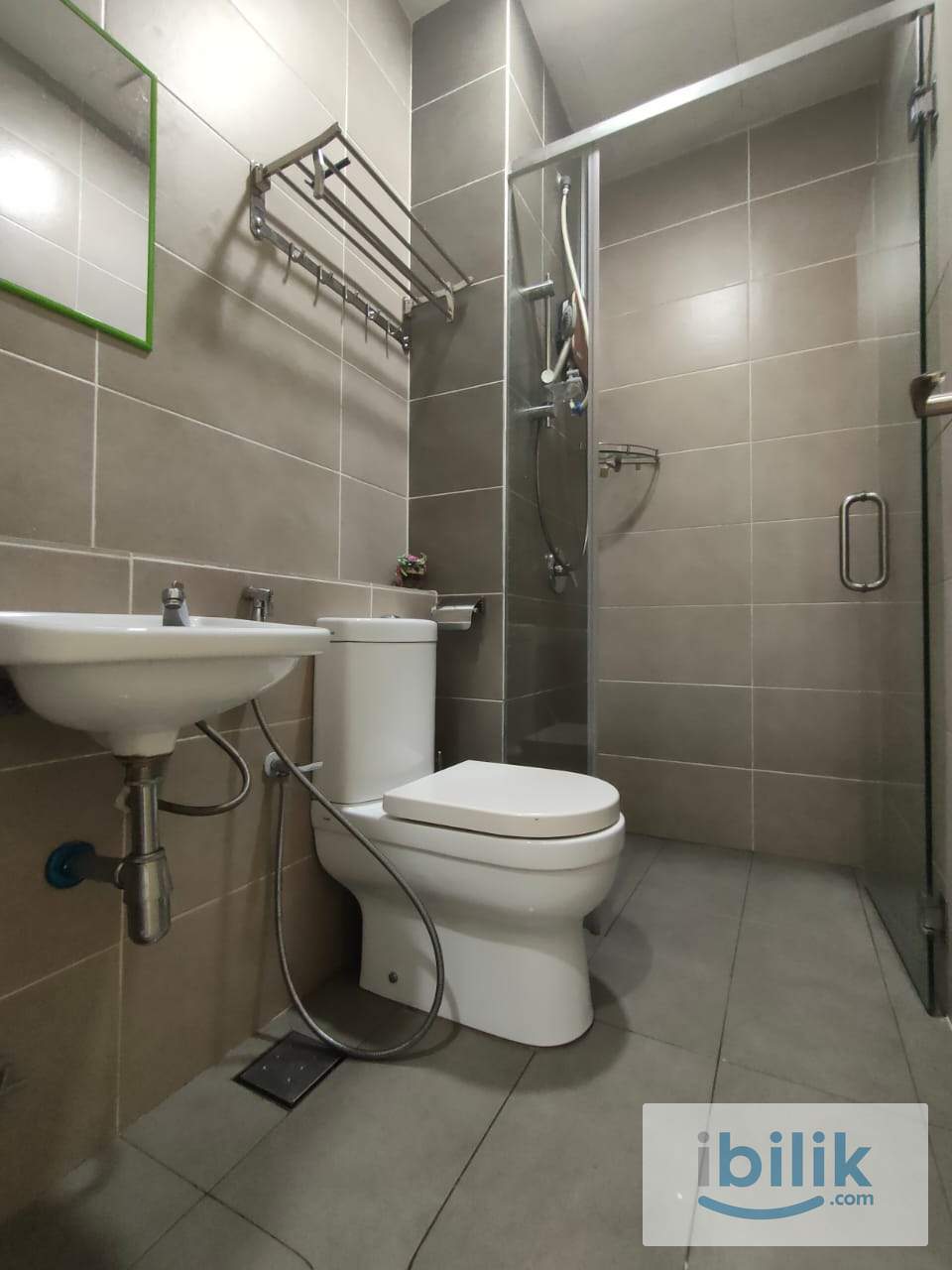 Master Room Free Parking Kitchen Living, Dinning Room usage near Seconk link Medini Johor Bahru Iskandar Puteri - Image 8