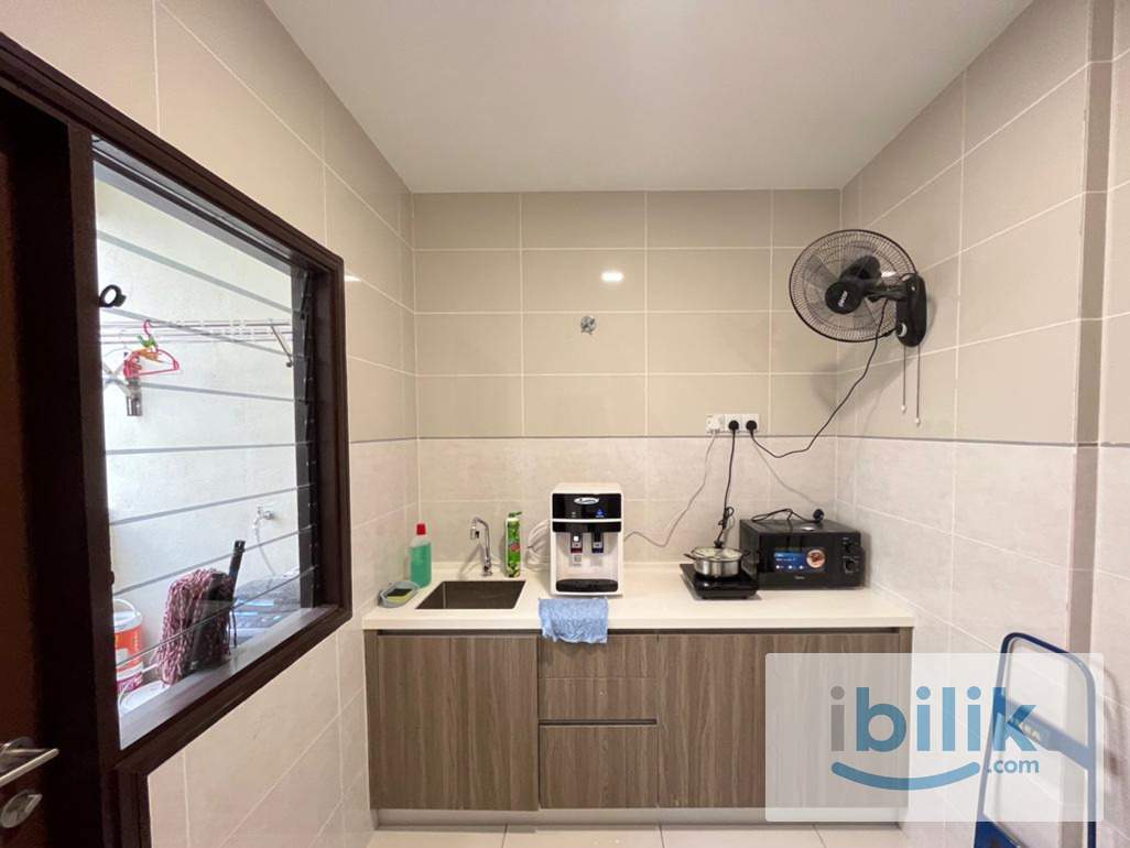 Female Master room with Private bathroom  - Image 3
