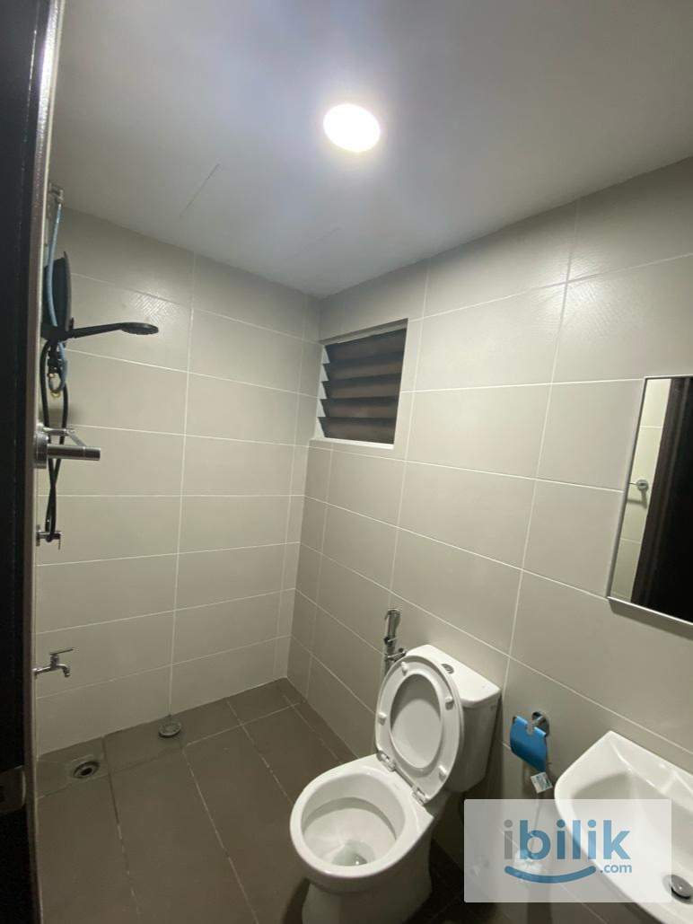 Male Junior Medium Room with Windows Facing Outside at Paraiso Residence Bukit Jalil Kuala Lumpur - Image 4