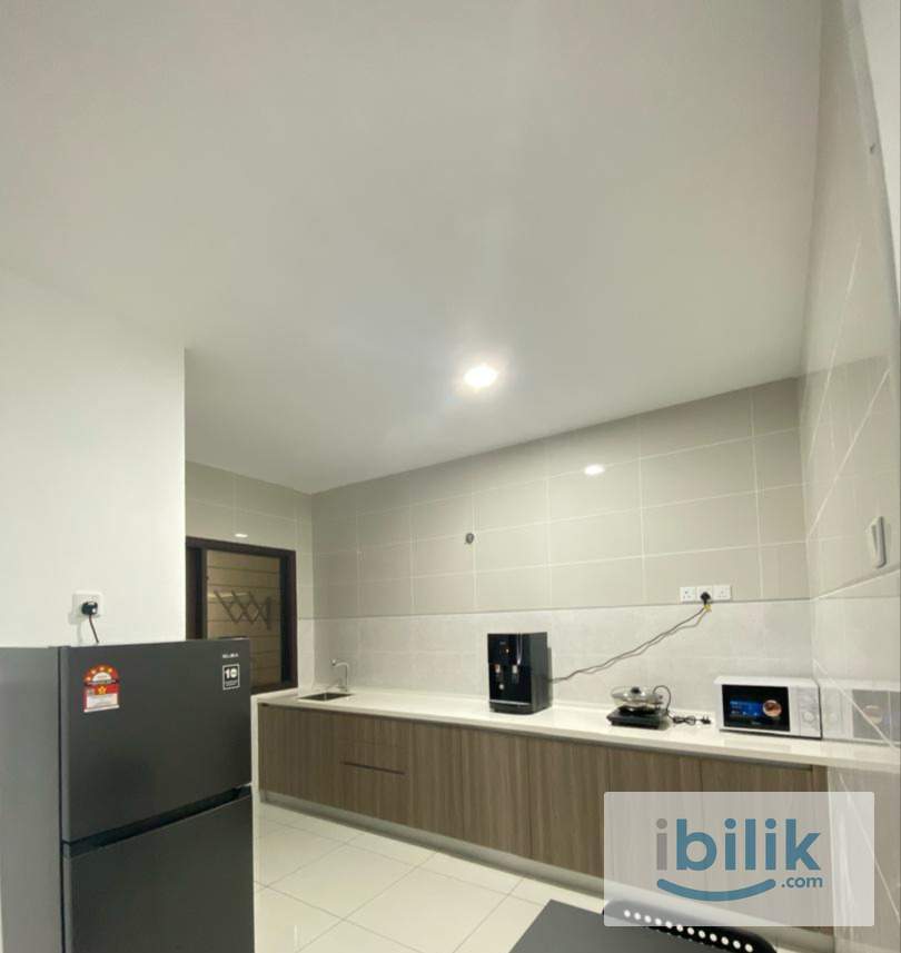 Male Junior Medium Room with Windows Facing Outside at Paraiso Residence Bukit Jalil Kuala Lumpur - Image 5