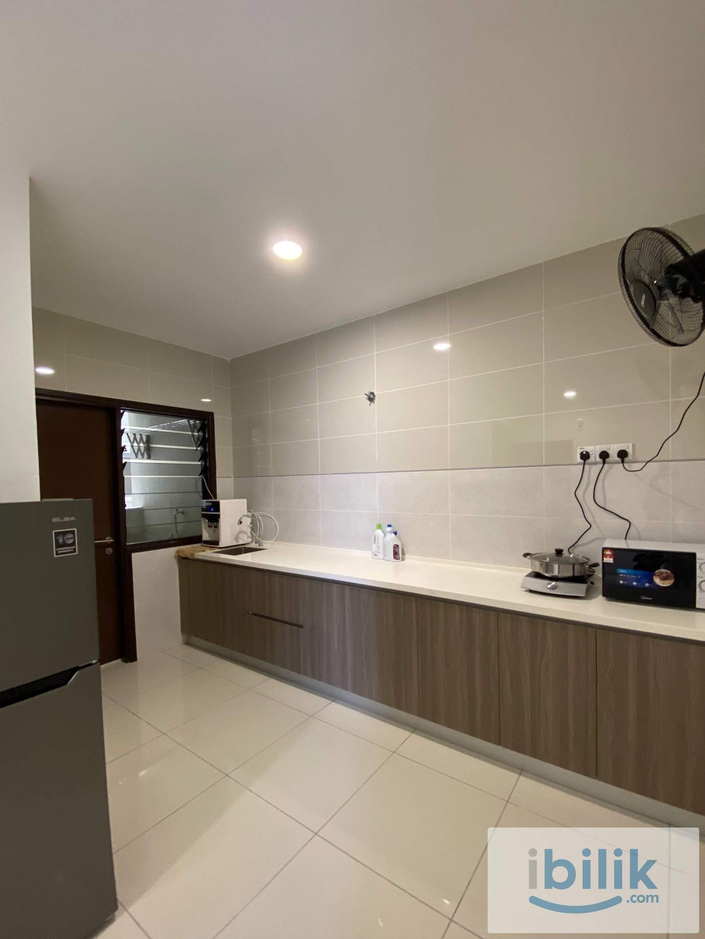 Male Small Room with Queen Bed Paraiso Residence Bukit Jalil Kuala Lumpur - Image 3