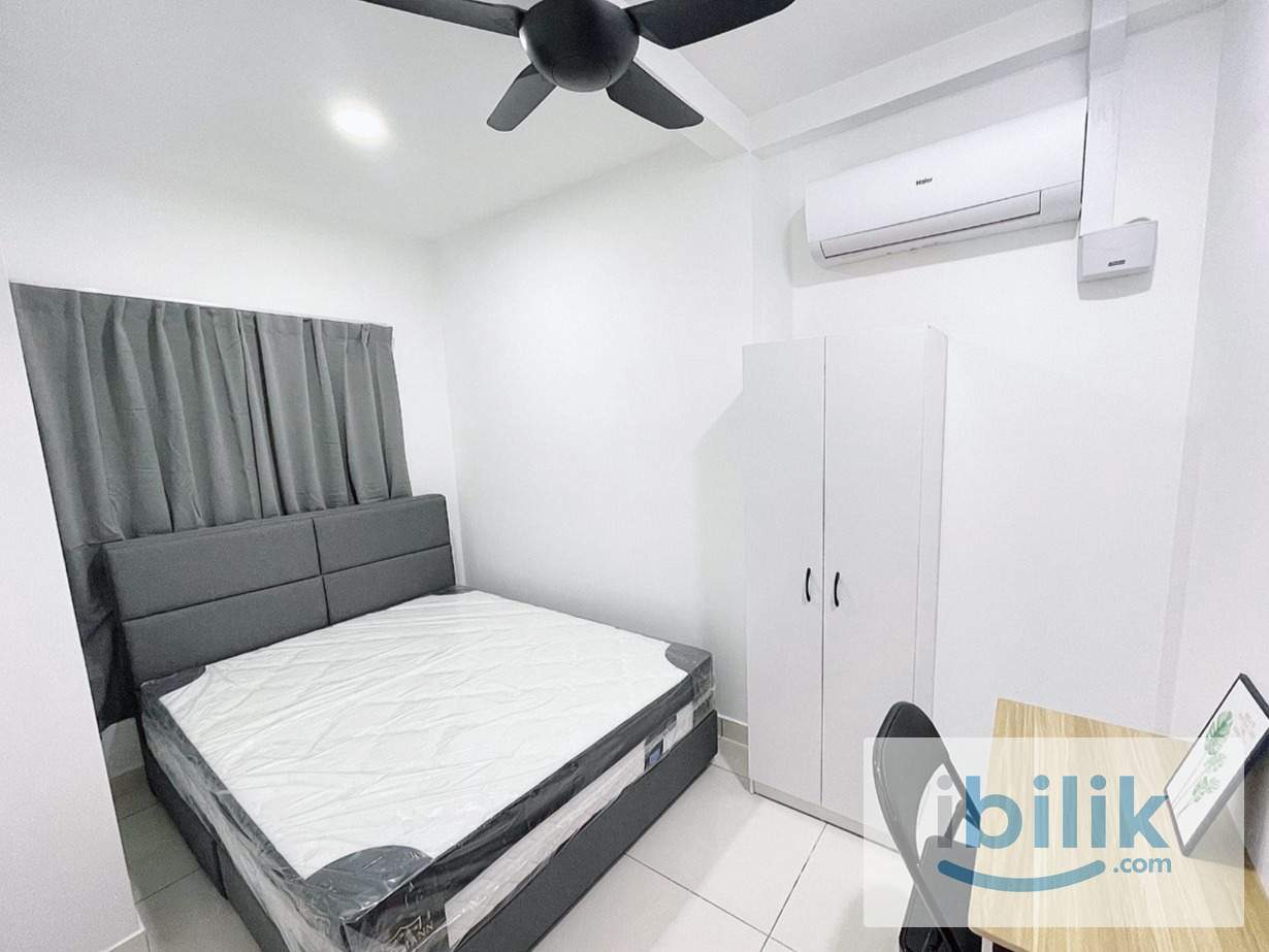 Male Small Room with Queen Bed Paraiso Residence Bukit Jalil Kuala Lumpur - Image 1