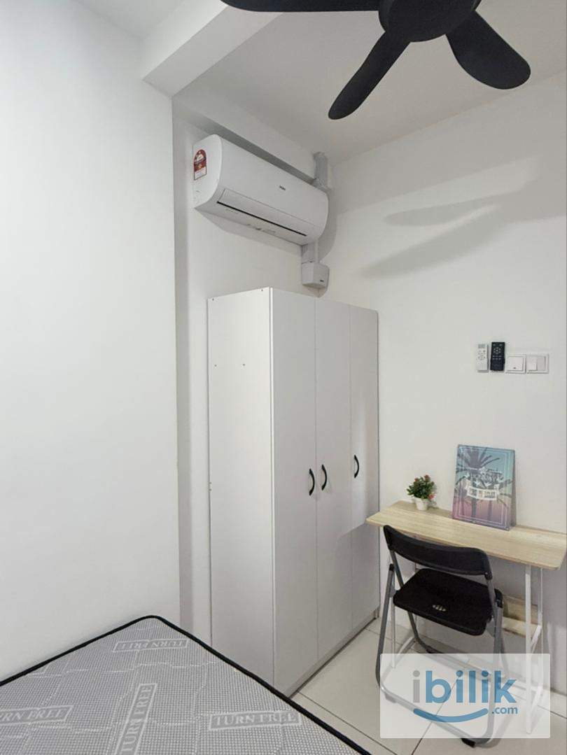 Male Small Room with Queen Bed Paraiso Residence Bukit Jalil Kuala Lumpur - Image 4