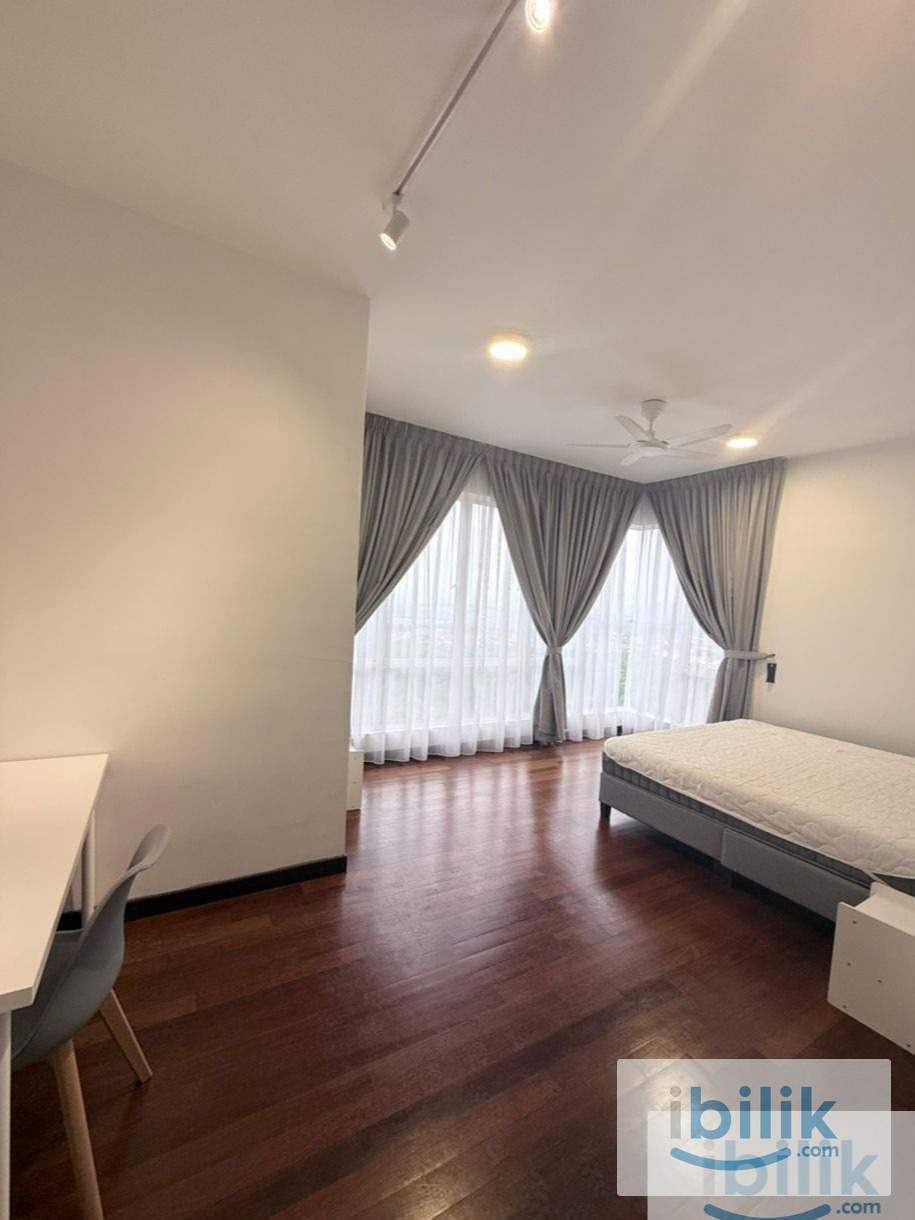 LARGE Master room only for FEMALE Paraiso Residence Bukit Jalil  - Image 1