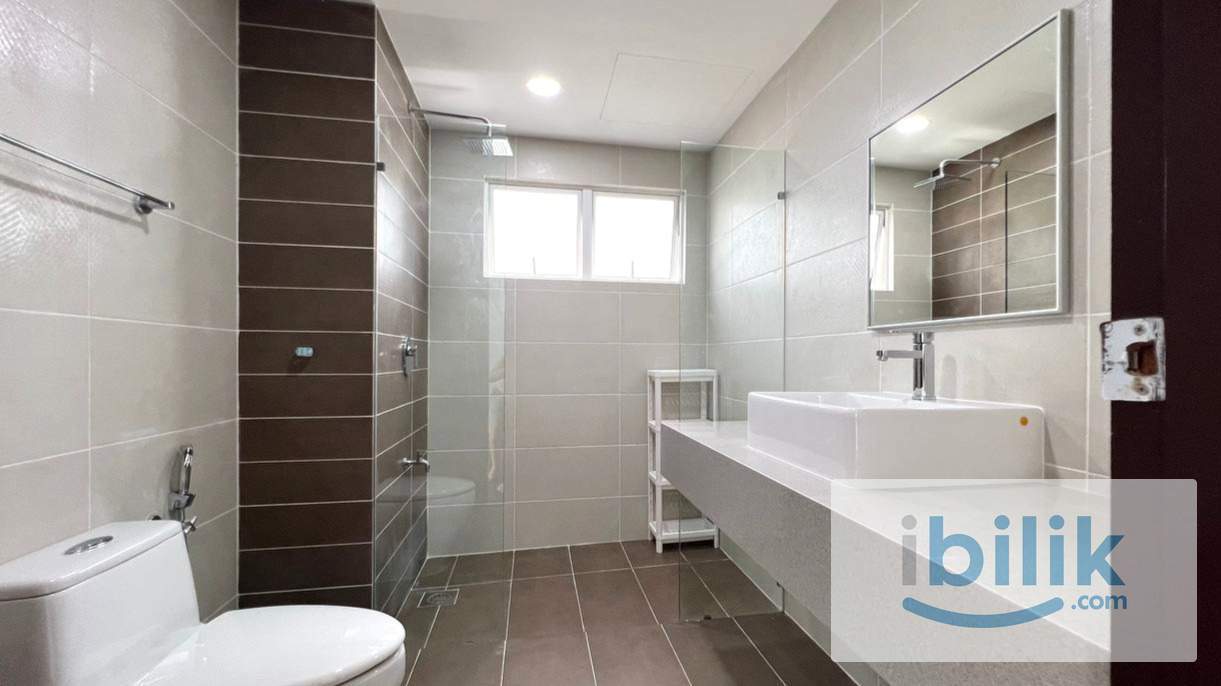 LARGE Master room only for FEMALE Paraiso Residence Bukit Jalil  - Image 4