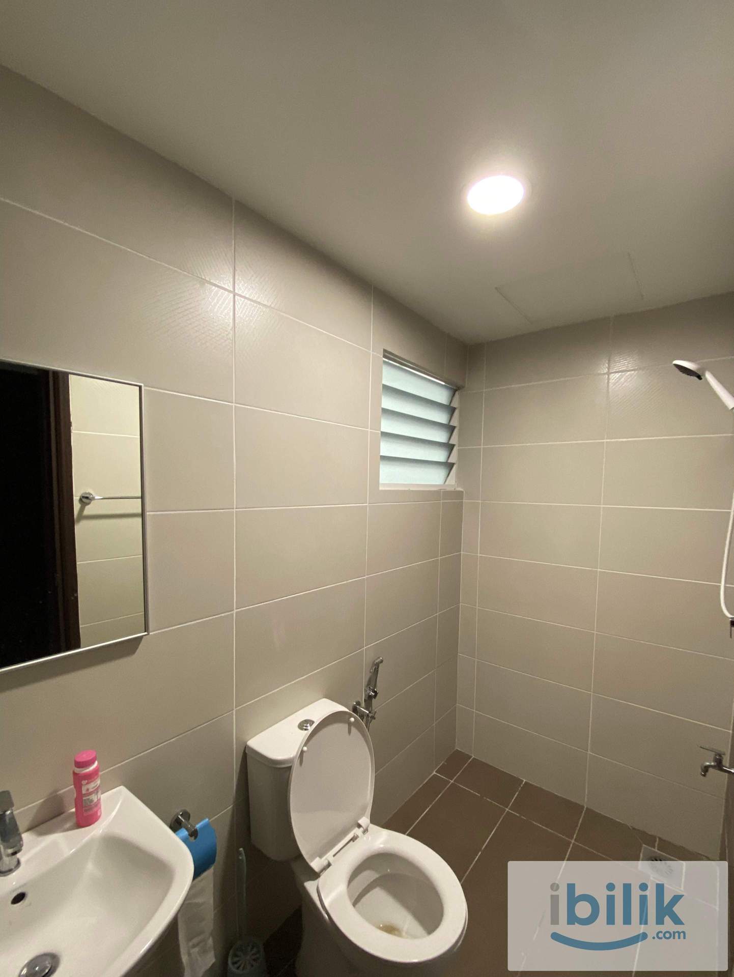 Chinese Medium Room Paraiso Residence  - Image 4