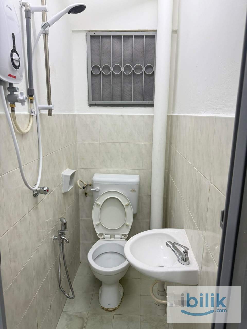 Single Room For Rent at Pangsapuri Cemara, Cheras | 3 Mins Walk to Salak Selatan LRT | Female Unit - Image 2