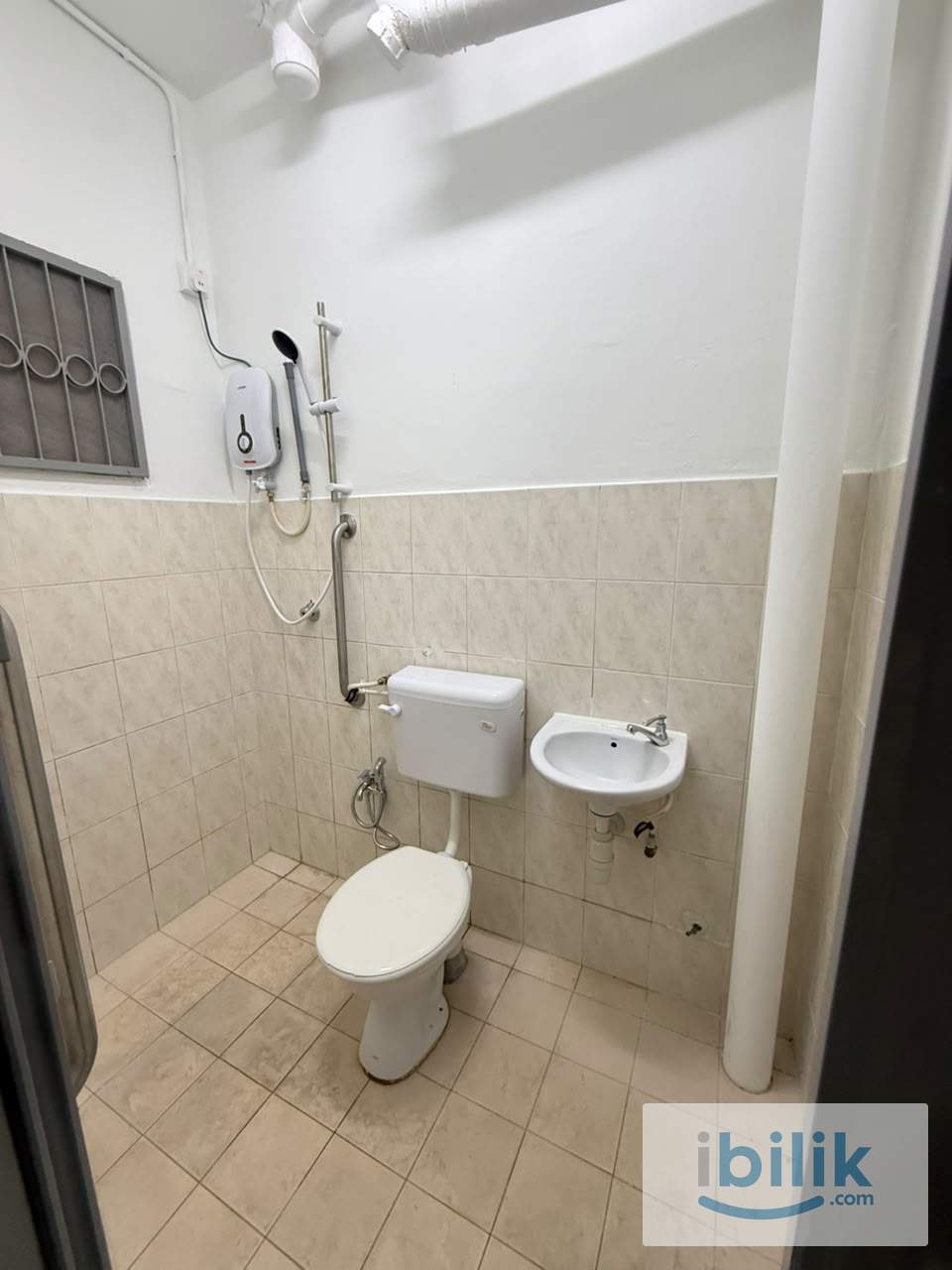 Master Room For Rent with Private Bathroom at Pangsapuri Cemara, Cheras | 3 Mins Walk to Salak Selatan LRT | Female Unit - Image 3