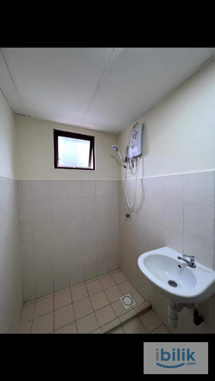 Master Bedroom - Image 5