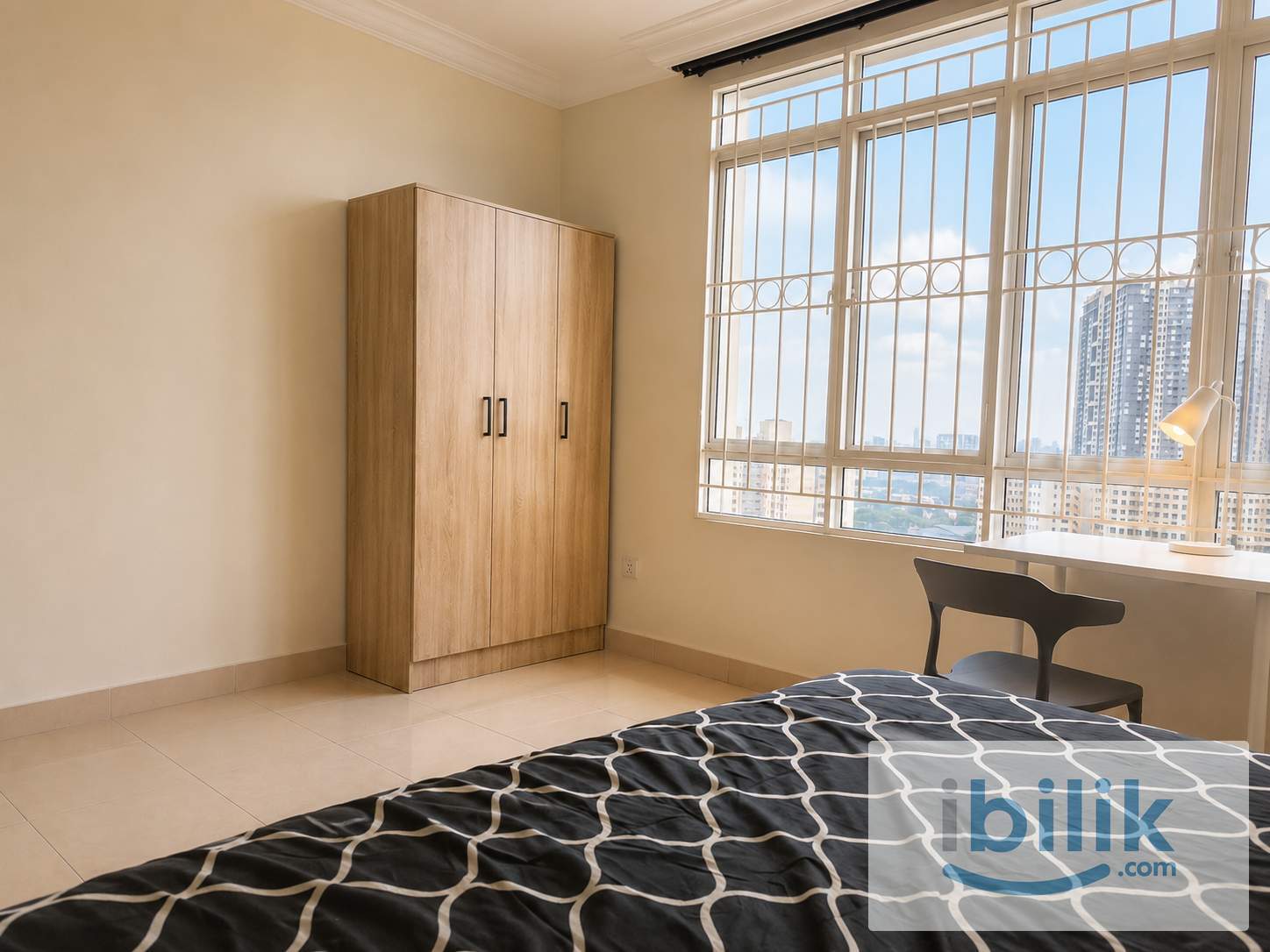 Master bedroom 5 minute distance to Aeon Metro Prima - Image 1