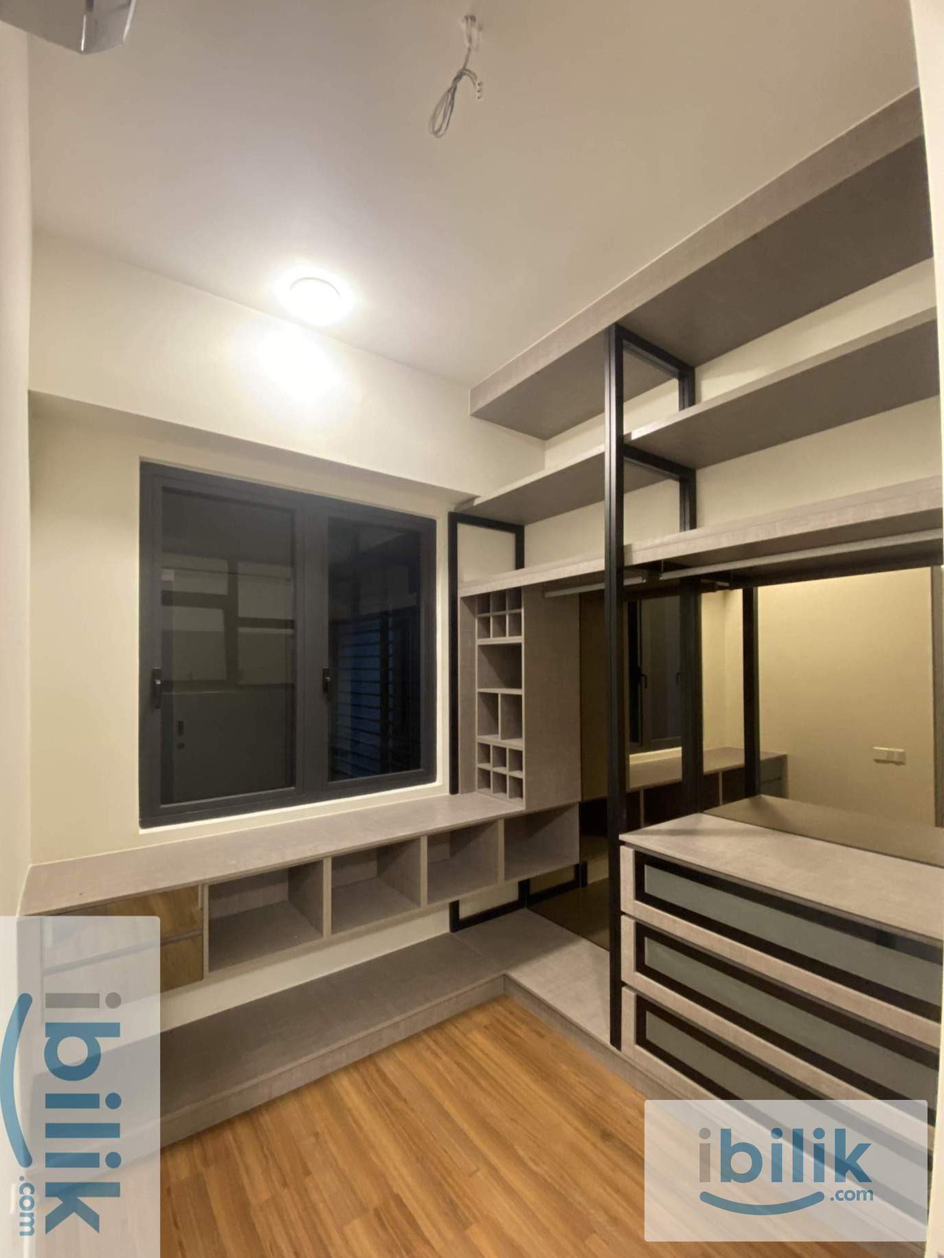 Master Room - Image 8