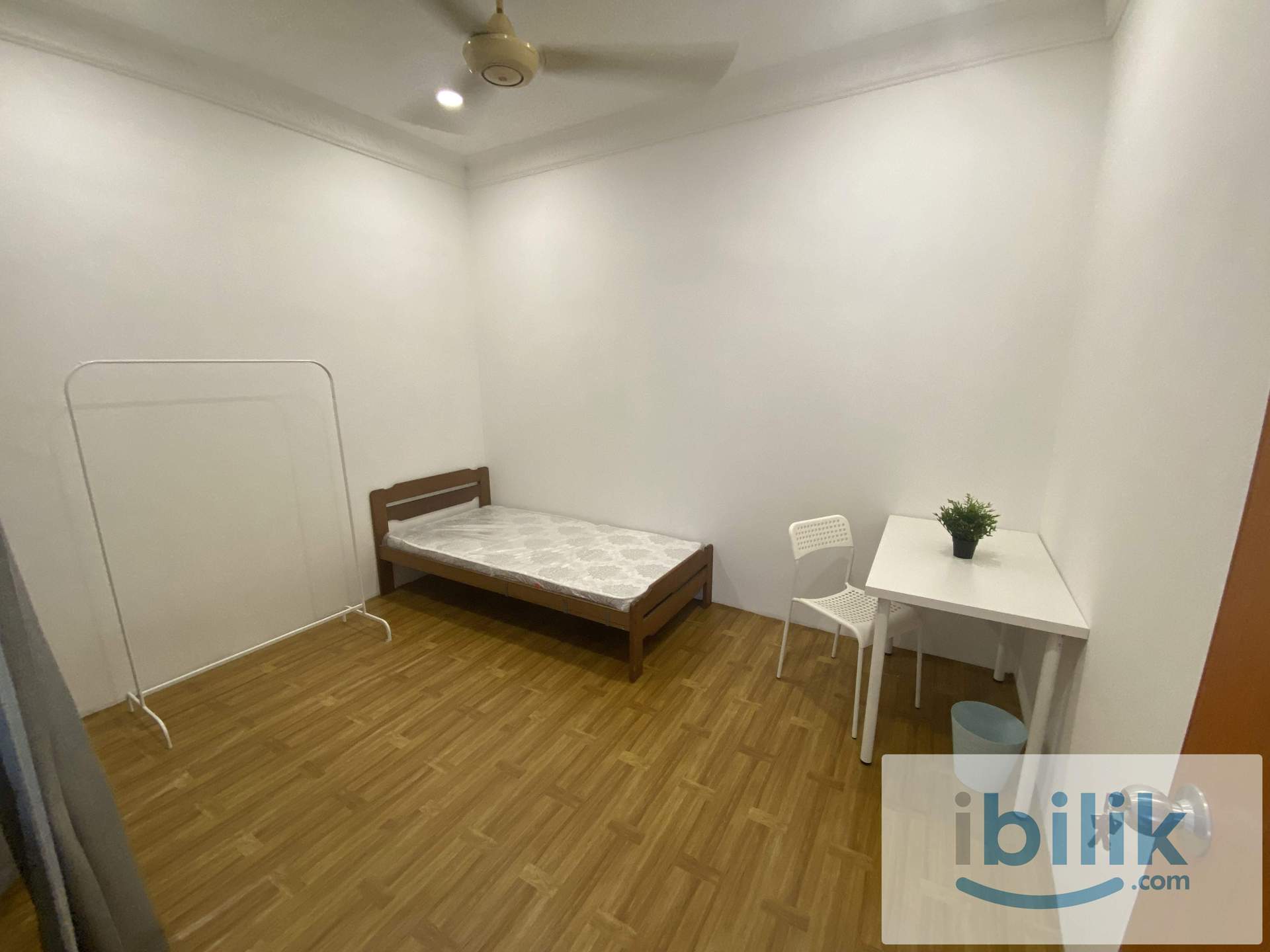 Private Single Cozy Room - Image 1
