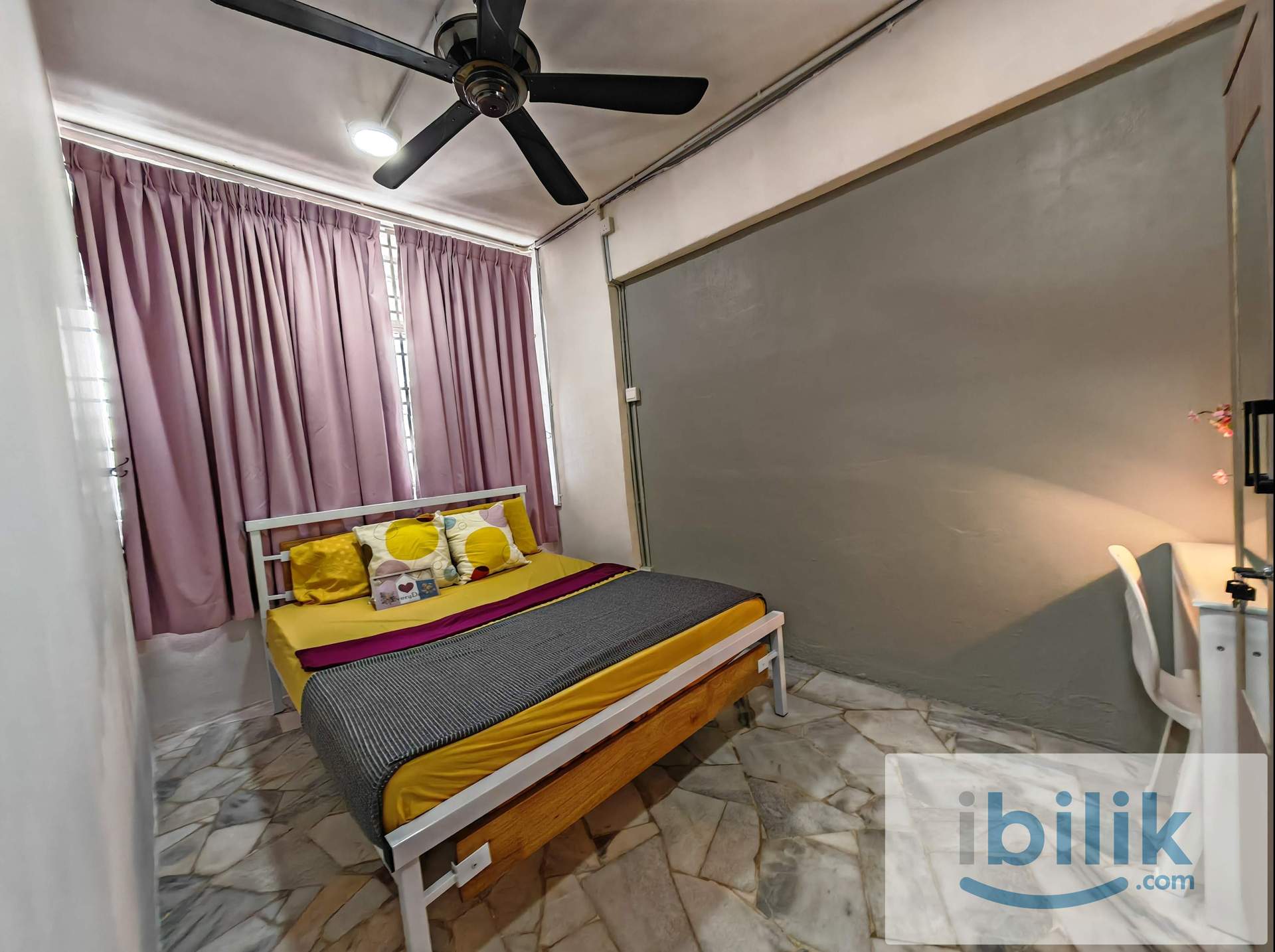Corner Cosy  room  - Image 1