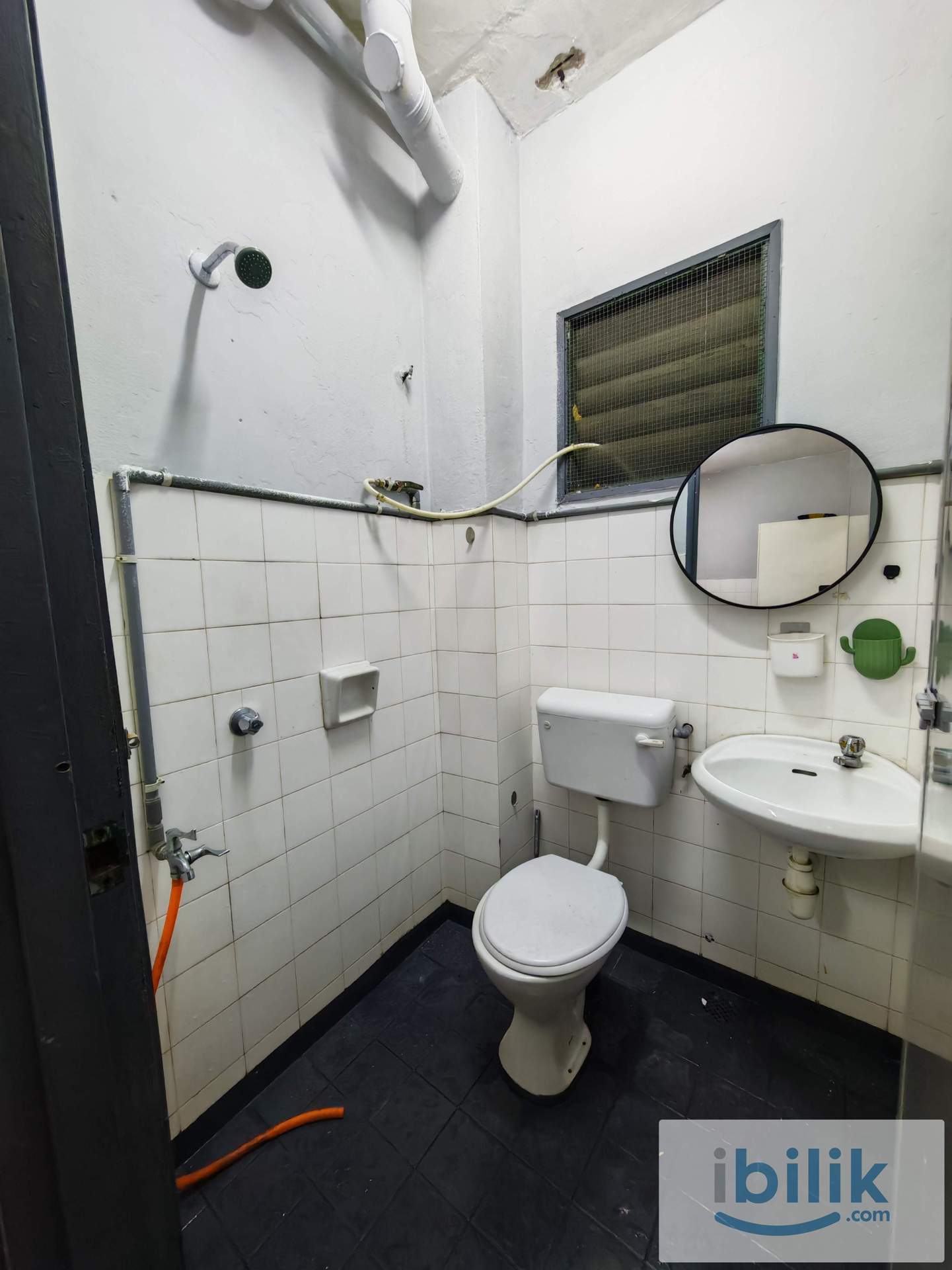 Room at Jalan Daisi, Bukit Sentosa - Image 3